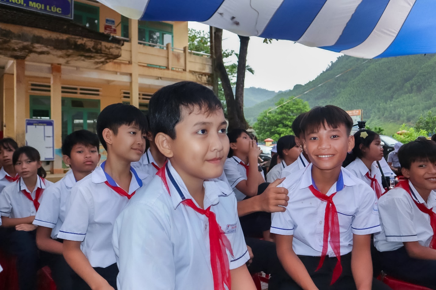 Quỹ Niềm Tin Vàng: Xây trường học, dựng tương lai cho trẻ vùng cao Quảng Ngãi- Ảnh 5.