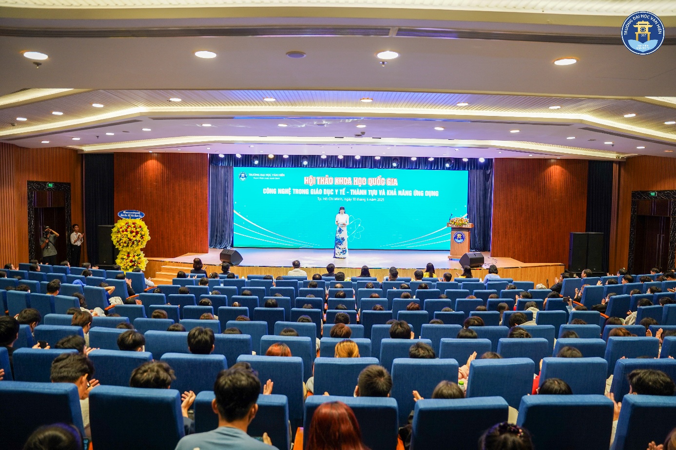 Trường ĐH Văn Hiến đẩy mạnh chuyển đổi số trong gi&aacute;o dục y tế v&agrave; đ&agrave;o tạo nh&acirc;n lực chất lượng cao- Ảnh 1.