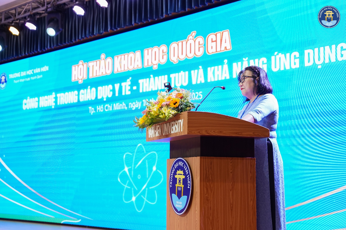 Trường ĐH Văn Hiến đẩy mạnh chuyển đổi số trong gi&aacute;o dục y tế v&agrave; đ&agrave;o tạo nh&acirc;n lực chất lượng cao- Ảnh 2.