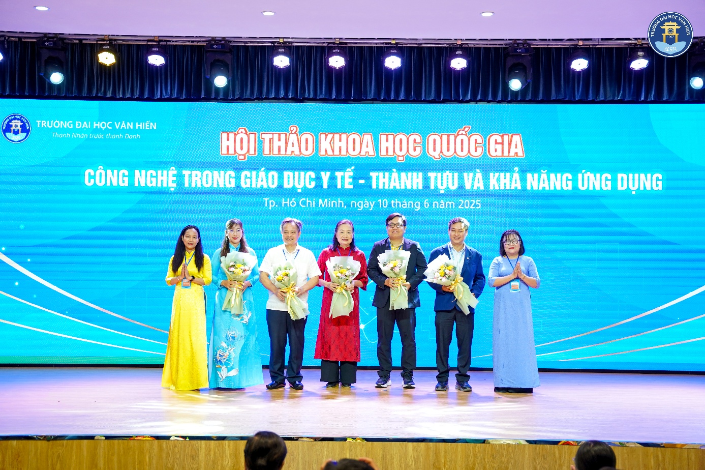 Trường ĐH Văn Hiến đẩy mạnh chuyển đổi số trong gi&aacute;o dục y tế v&agrave; đ&agrave;o tạo nh&acirc;n lực chất lượng cao- Ảnh 3.