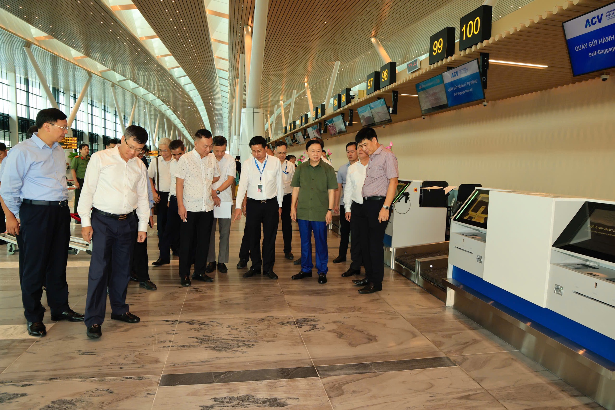 Phó thủ tướng yêu cầu xử lý dứt điểm sự cố kỹ thuật ở nhà ga T3 Tân Sơn Nhất- Ảnh 2.