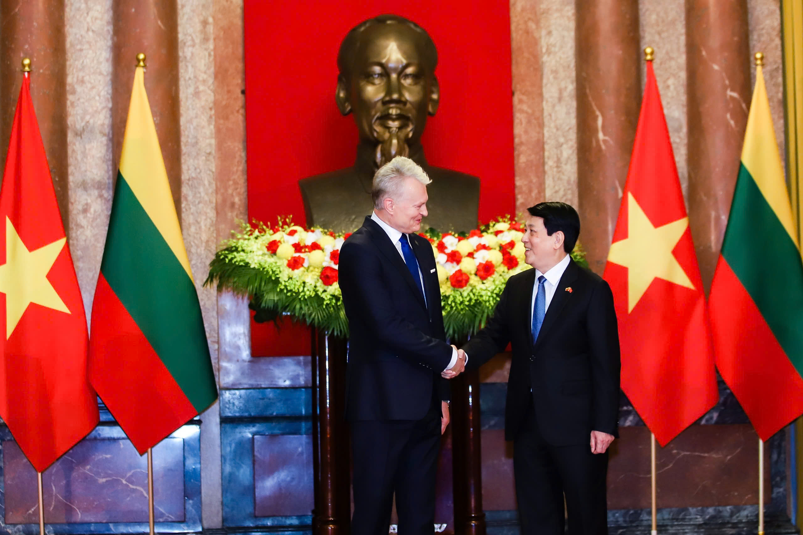 Chủ tịch nước Lương Cường chủ tr&igrave; lễ đ&oacute;n Tổng thống Litva - Ảnh 14.