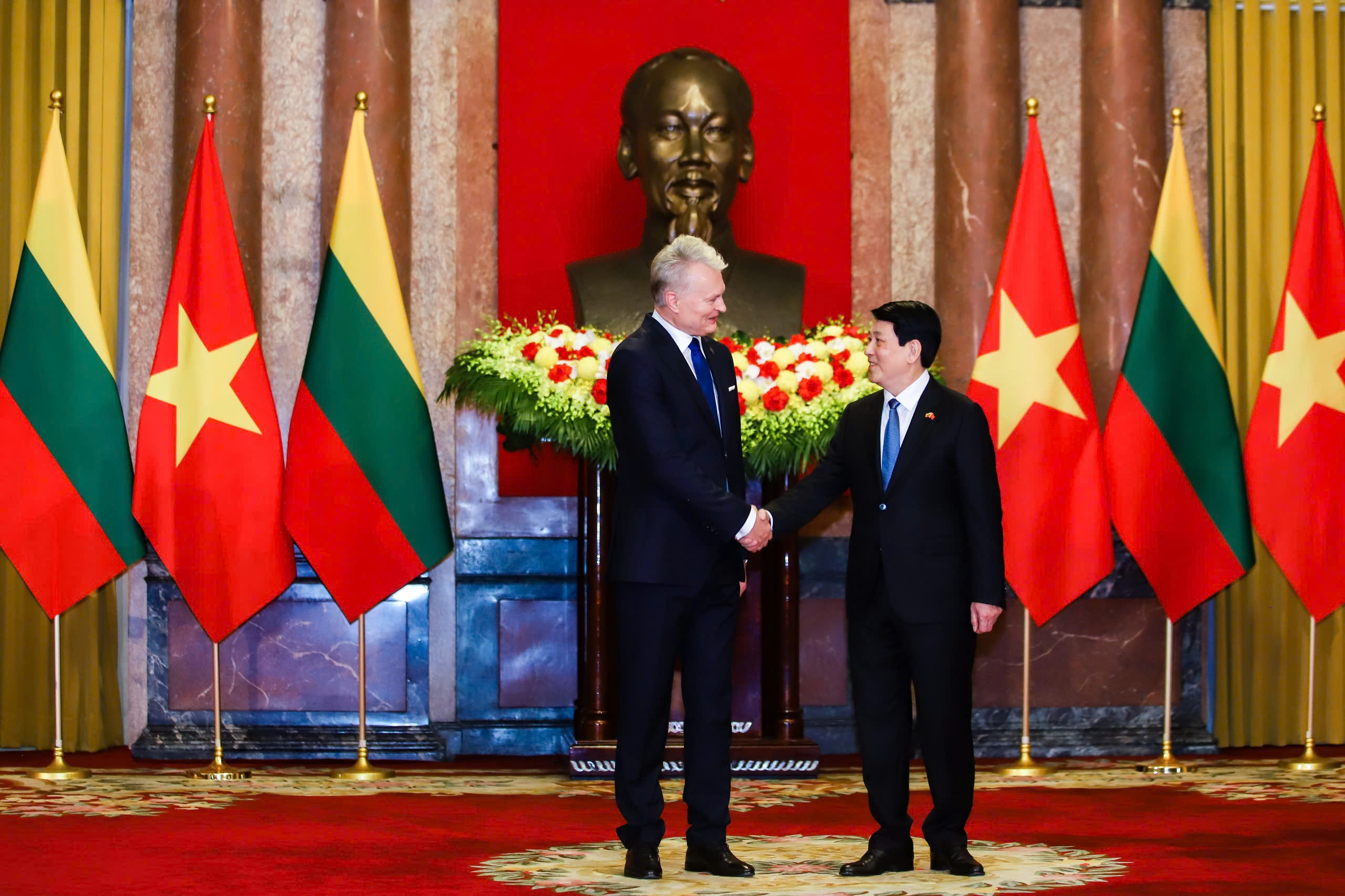 Chủ tịch nước Lương Cường chủ tr&igrave; lễ đ&oacute;n Tổng thống Litva - Ảnh 13.