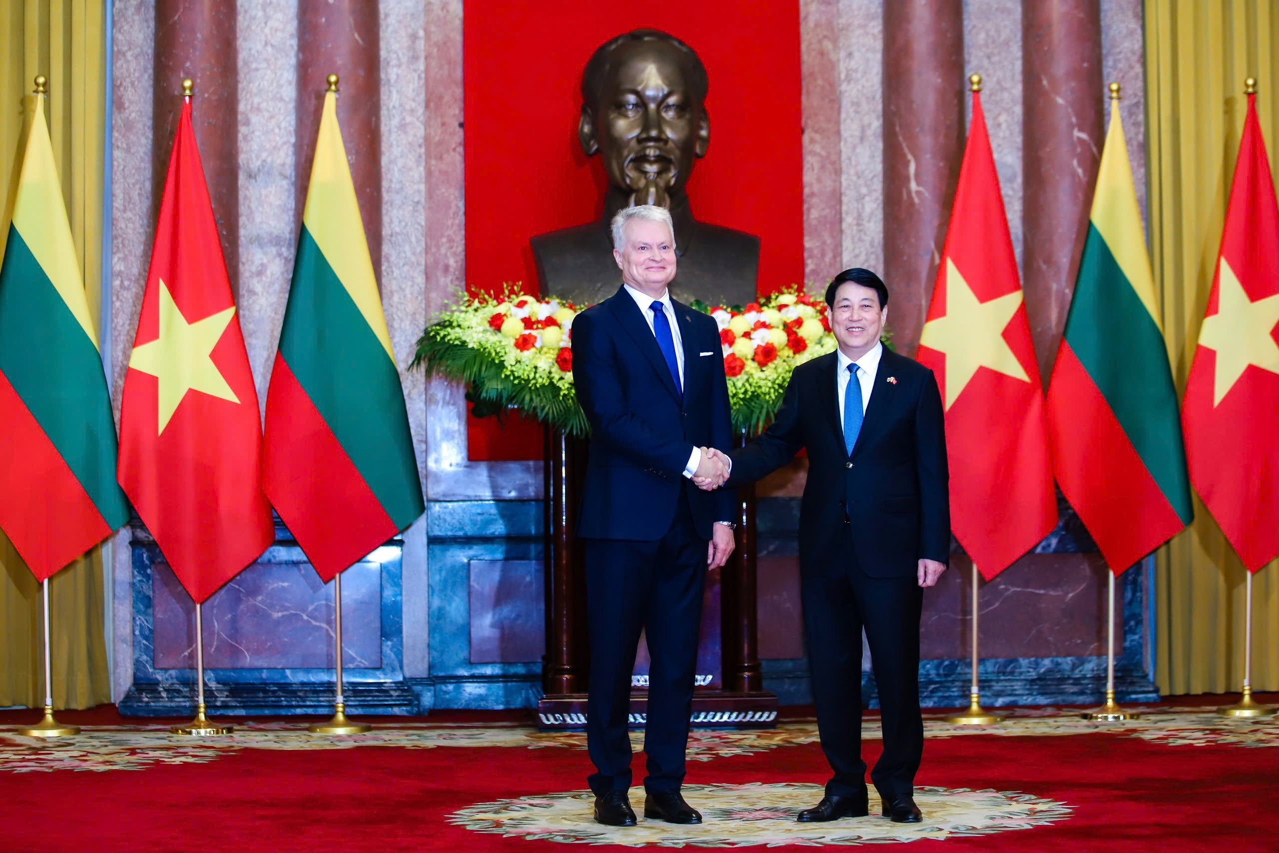 Chủ tịch nước Lương Cường chủ tr&igrave; lễ đ&oacute;n Tổng thống Litva - Ảnh 15.