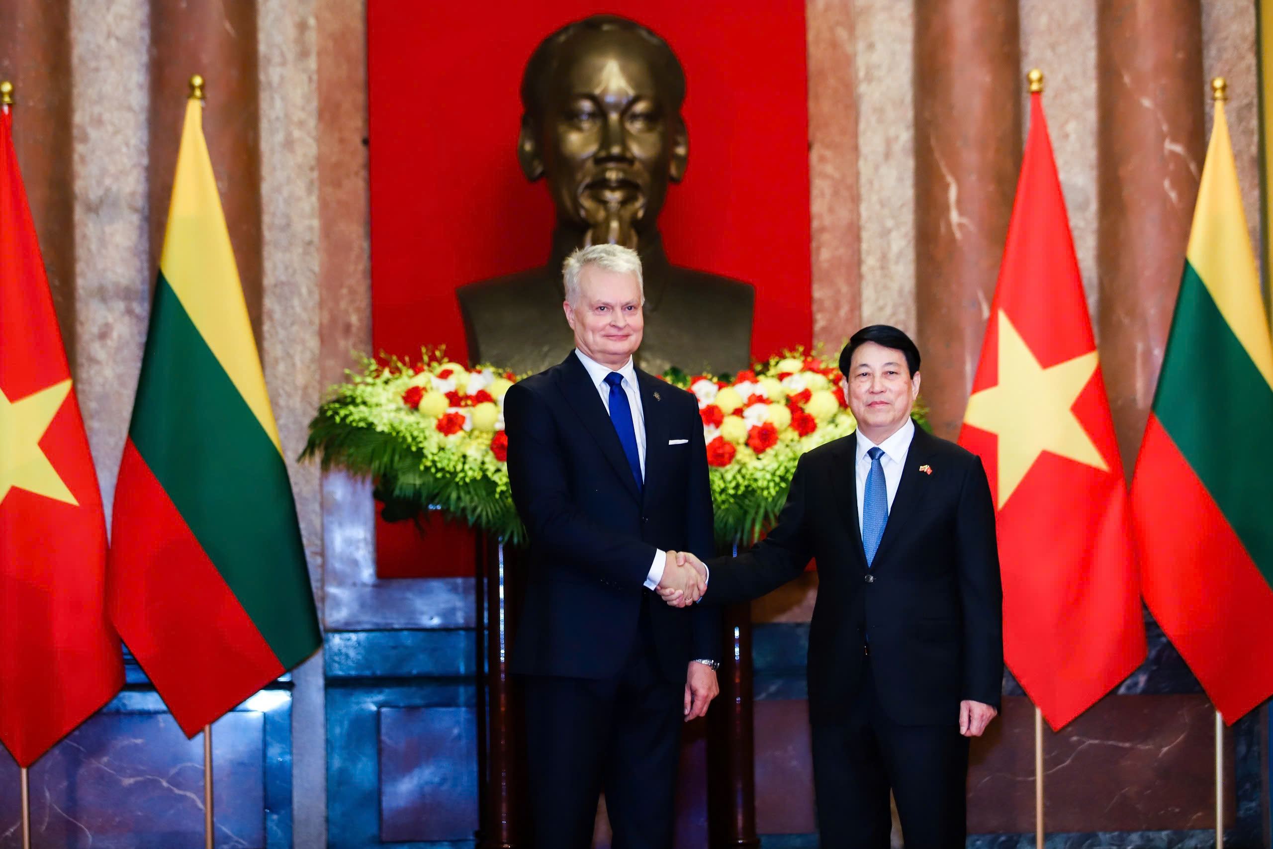 Chủ tịch nước Lương Cường chủ tr&igrave; lễ đ&oacute;n Tổng thống Litva - Ảnh 16.