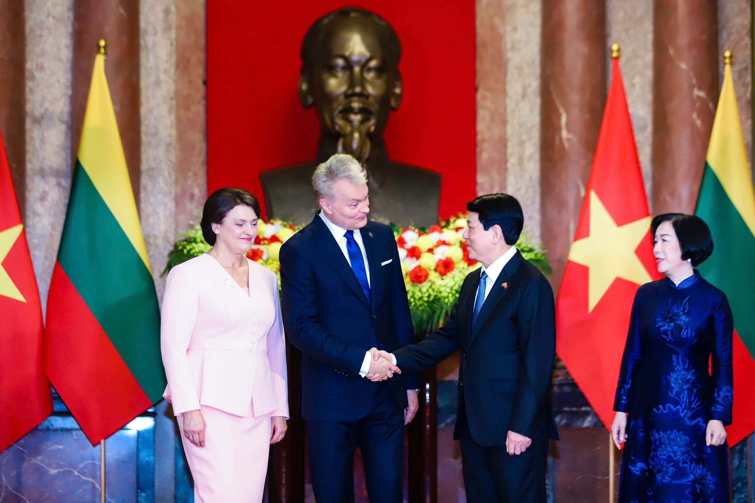 Chủ tịch nước Lương Cường chủ tr&igrave; lễ đ&oacute;n Tổng thống Litva - Ảnh 17.