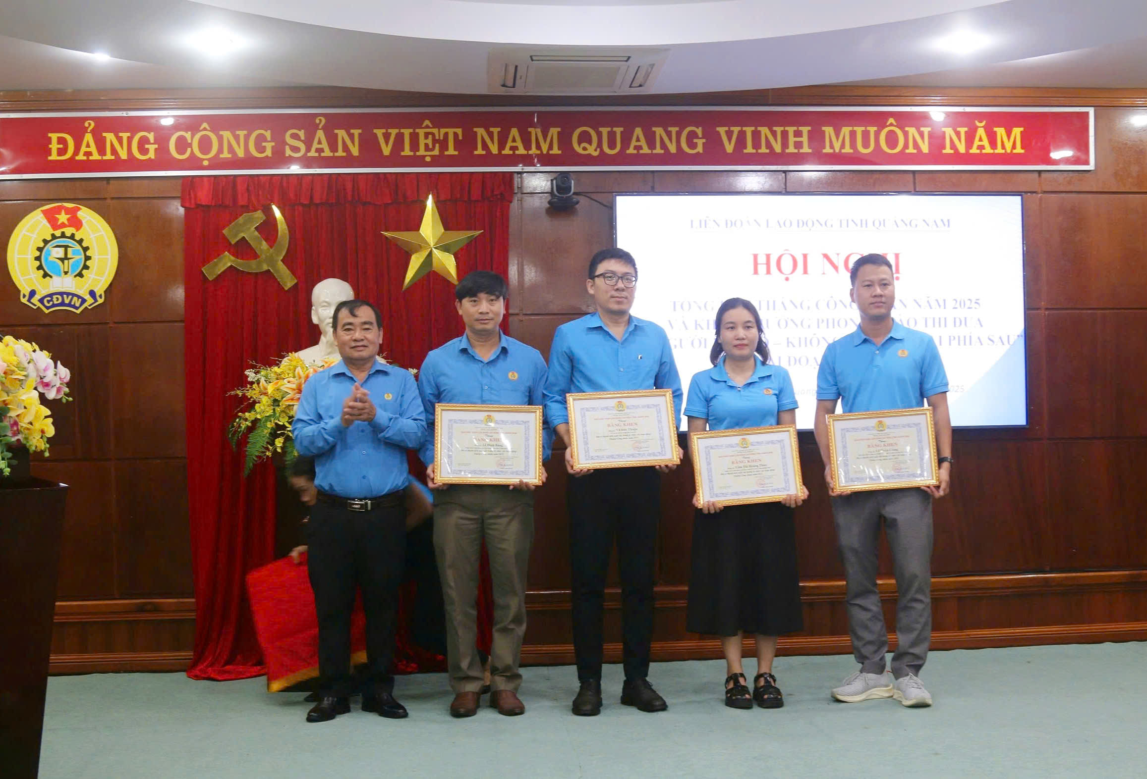 LĐLĐ Quảng Nam tặng bằng khen cho 17 tập thể, 15 c&aacute; nh&acirc;n- Ảnh 2.