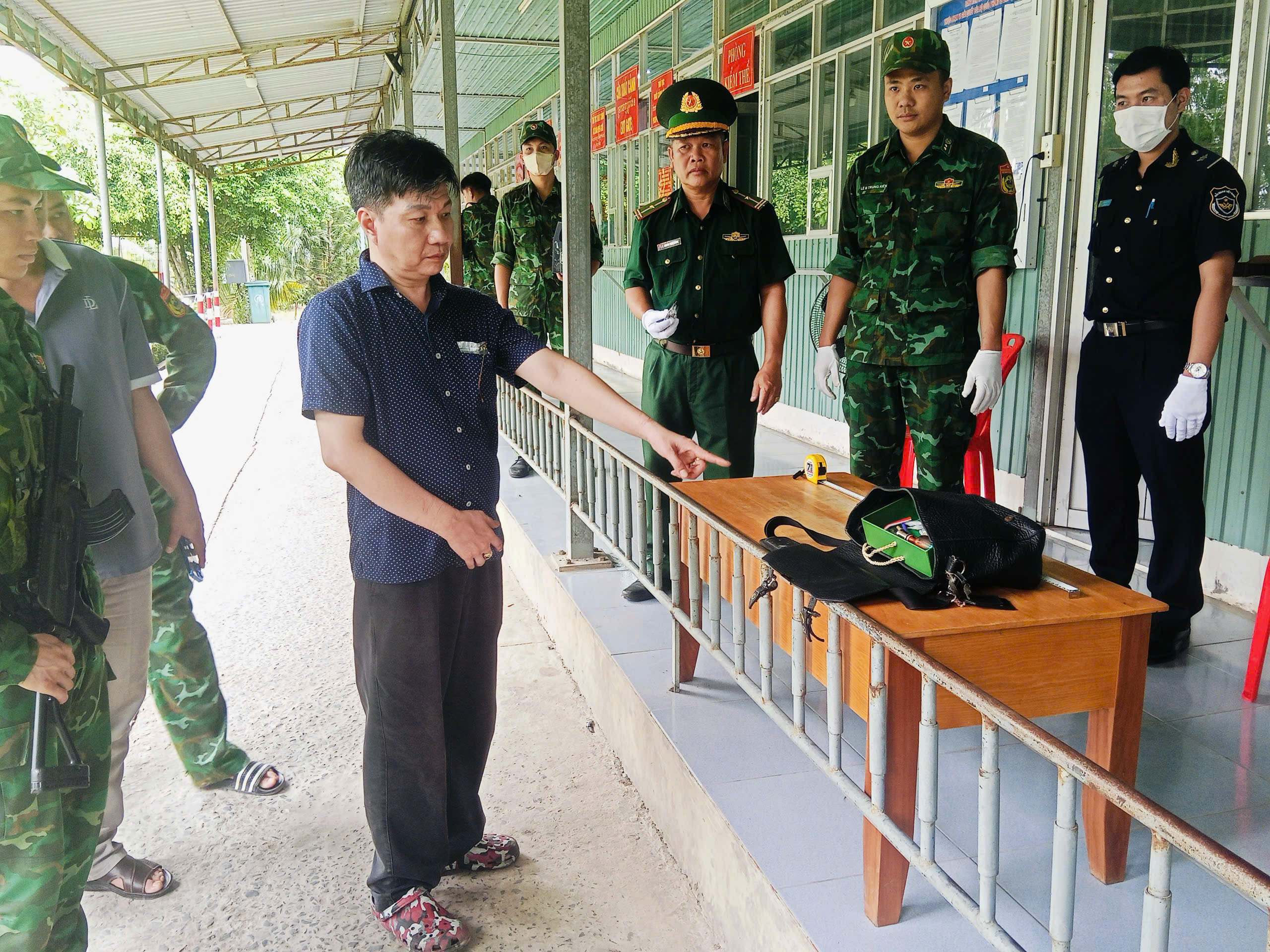 Những h&igrave;nh ảnh về vụ &aacute;n đặc biệt nghi&ecirc;m trọng ở Long An- Ảnh 11.