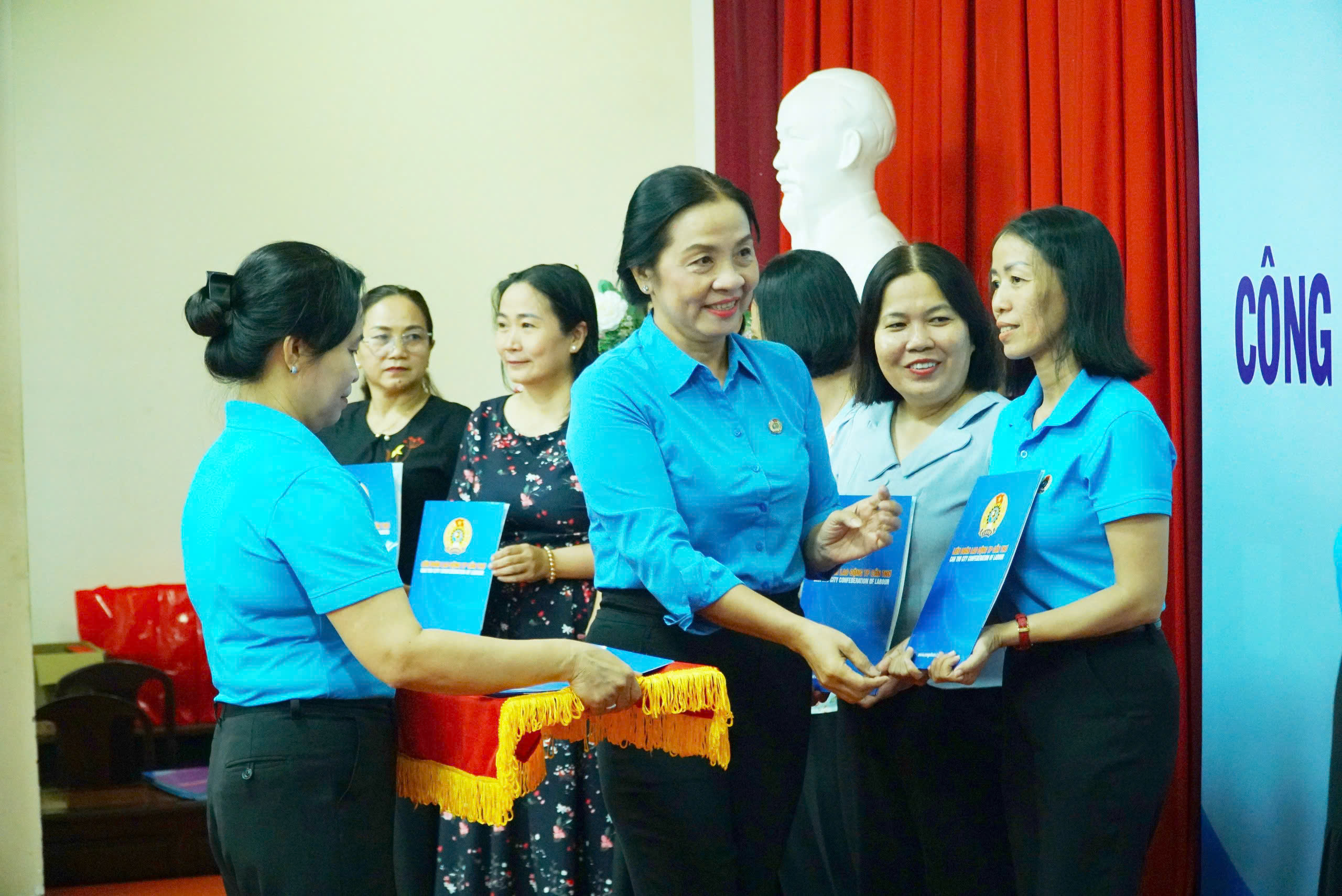 Cần Thơ: Nhiều quyết định quan trọng về việc điều động c&aacute;n bộ C&ocirc;ng đo&agrave;n- Ảnh 2.
