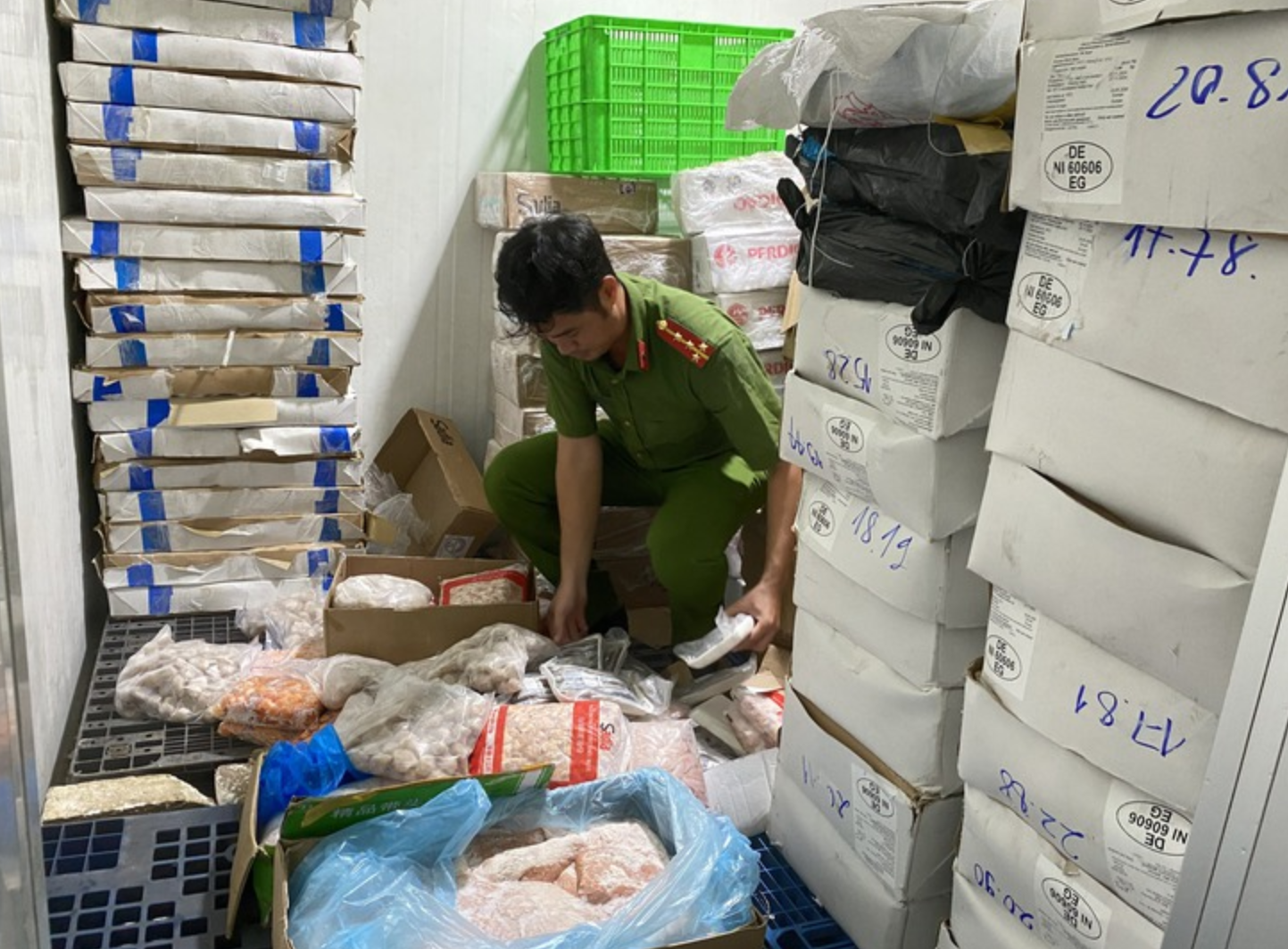 B&ecirc;n trong kho lạnh ở TP HCM chứa hơn 70 tấn nội tạng, thịt kh&ocirc;ng r&otilde; nguồn gốc- Ảnh 5.