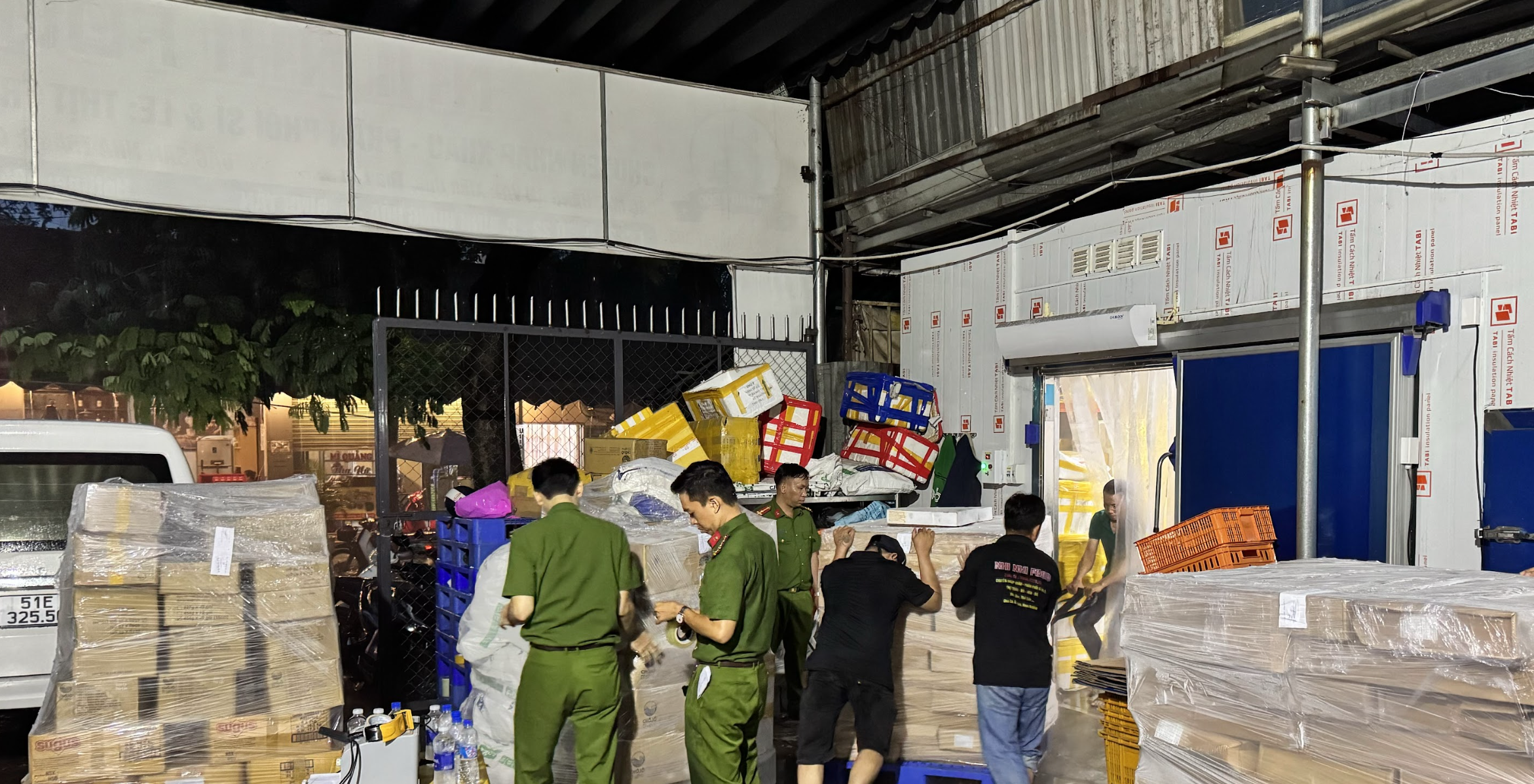 B&ecirc;n trong kho lạnh ở TP HCM chứa hơn 70 tấn nội tạng, thịt kh&ocirc;ng r&otilde; nguồn gốc- Ảnh 13.