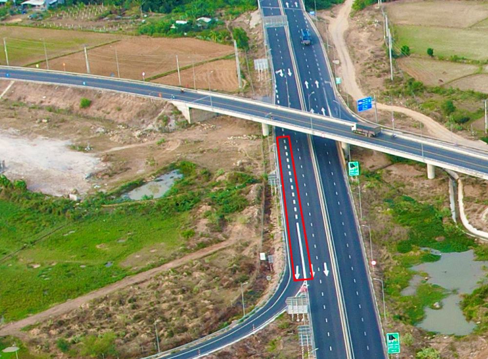 T&agrave;i xế k&ecirc;u trời v&igrave; vạch kẻ &ldquo;th&aacute;ch đố&rdquo; tr&ecirc;n tuyến cao tốc Vĩnh Hảo - Phan Thiết - Ảnh 2.