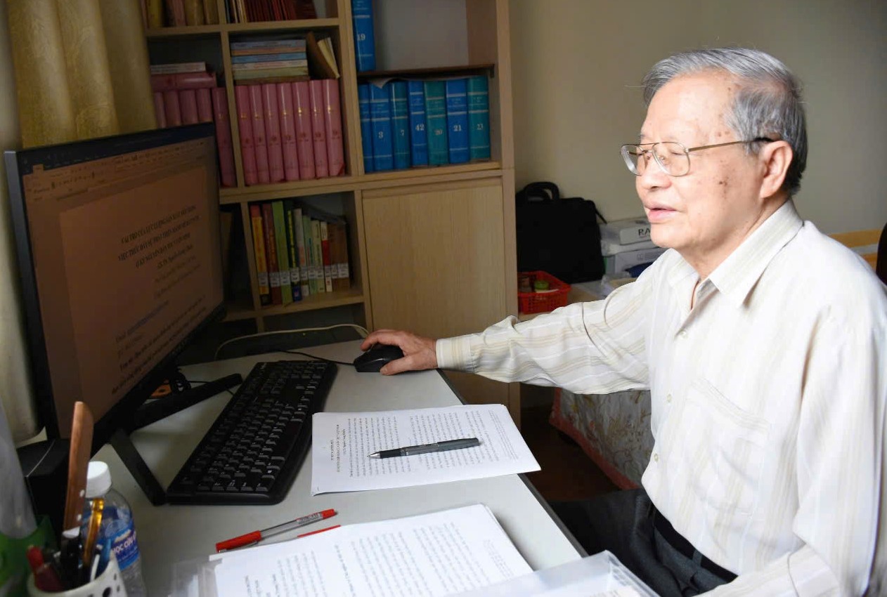 Cuộc thi viết “Người thầy kính yêu”: GS Nguyễn Trọng Chuẩn - “dòng sông tri thức” không ngừng chảy- Ảnh 1.