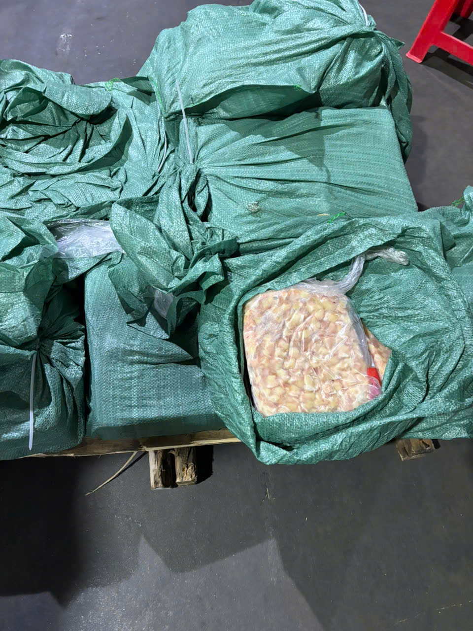 B&ecirc;n trong kho lạnh ở TP HCM chứa hơn 70 tấn nội tạng, thịt kh&ocirc;ng r&otilde; nguồn gốc- Ảnh 7.