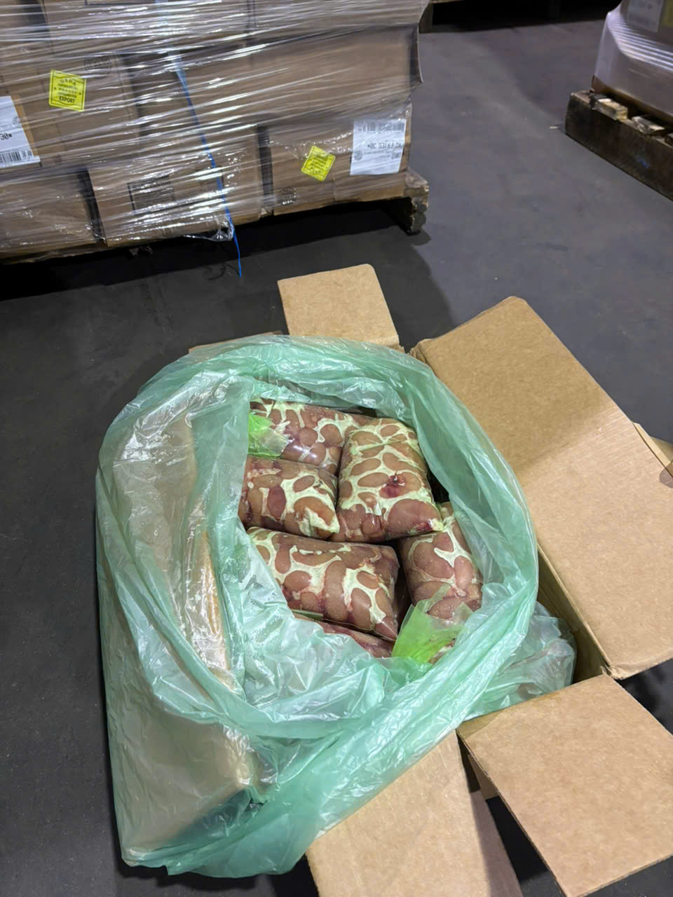 B&ecirc;n trong kho lạnh ở TP HCM chứa hơn 70 tấn nội tạng, thịt kh&ocirc;ng r&otilde; nguồn gốc- Ảnh 9.