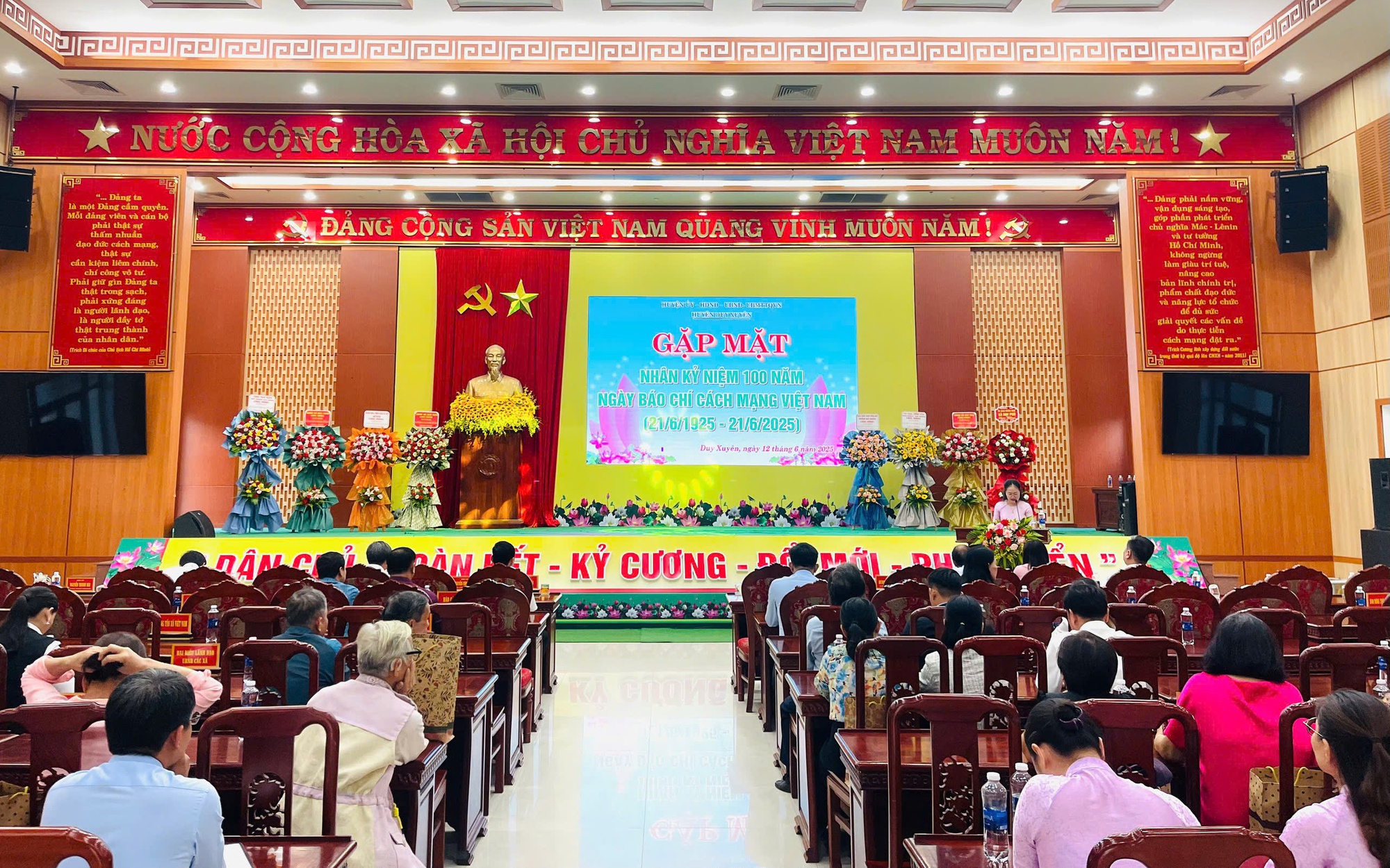 Huyện Duy Xuyên gặp mặt kỷ niệm 100 năm ngày Báo chí Cách mạng Việt Nam