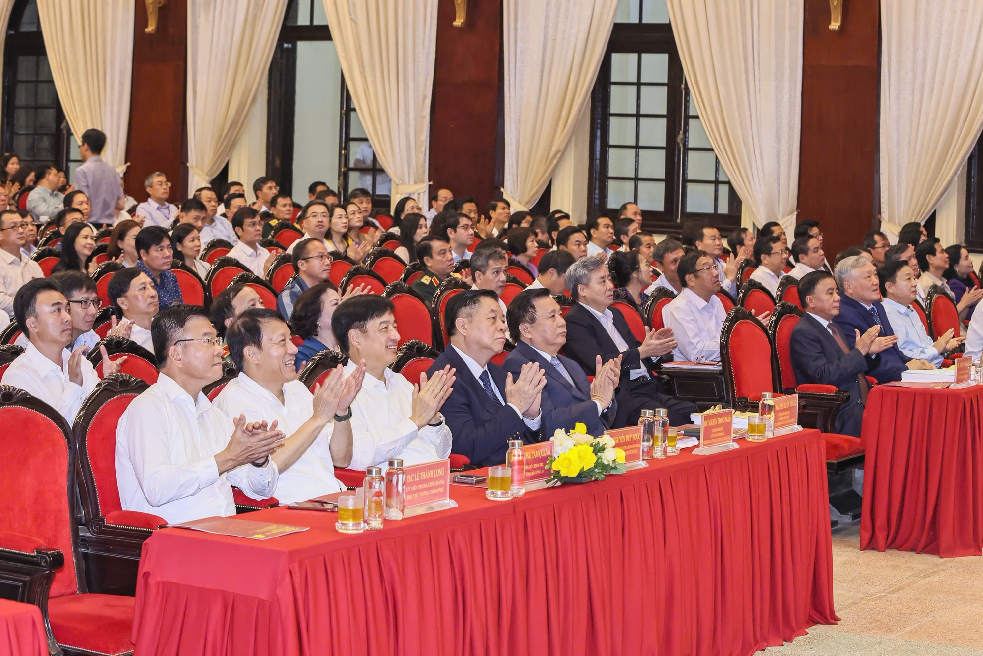 Thủ tướng: Người dân náo nức mong đợi cuộc cách mạng tổ chức bộ máy- Ảnh 1.