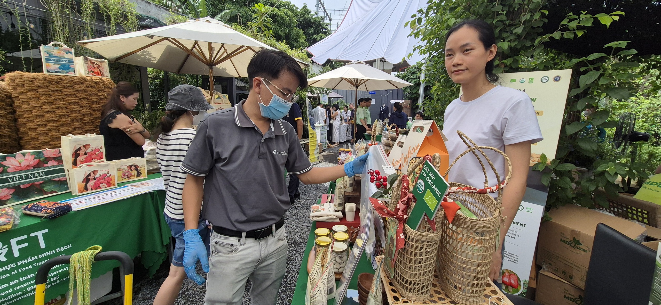 Điểm hẹn thực phẩm minh bạch: Kh&ocirc;ng ngại lấy mẫu kiểm nghiệm  - Ảnh 3.