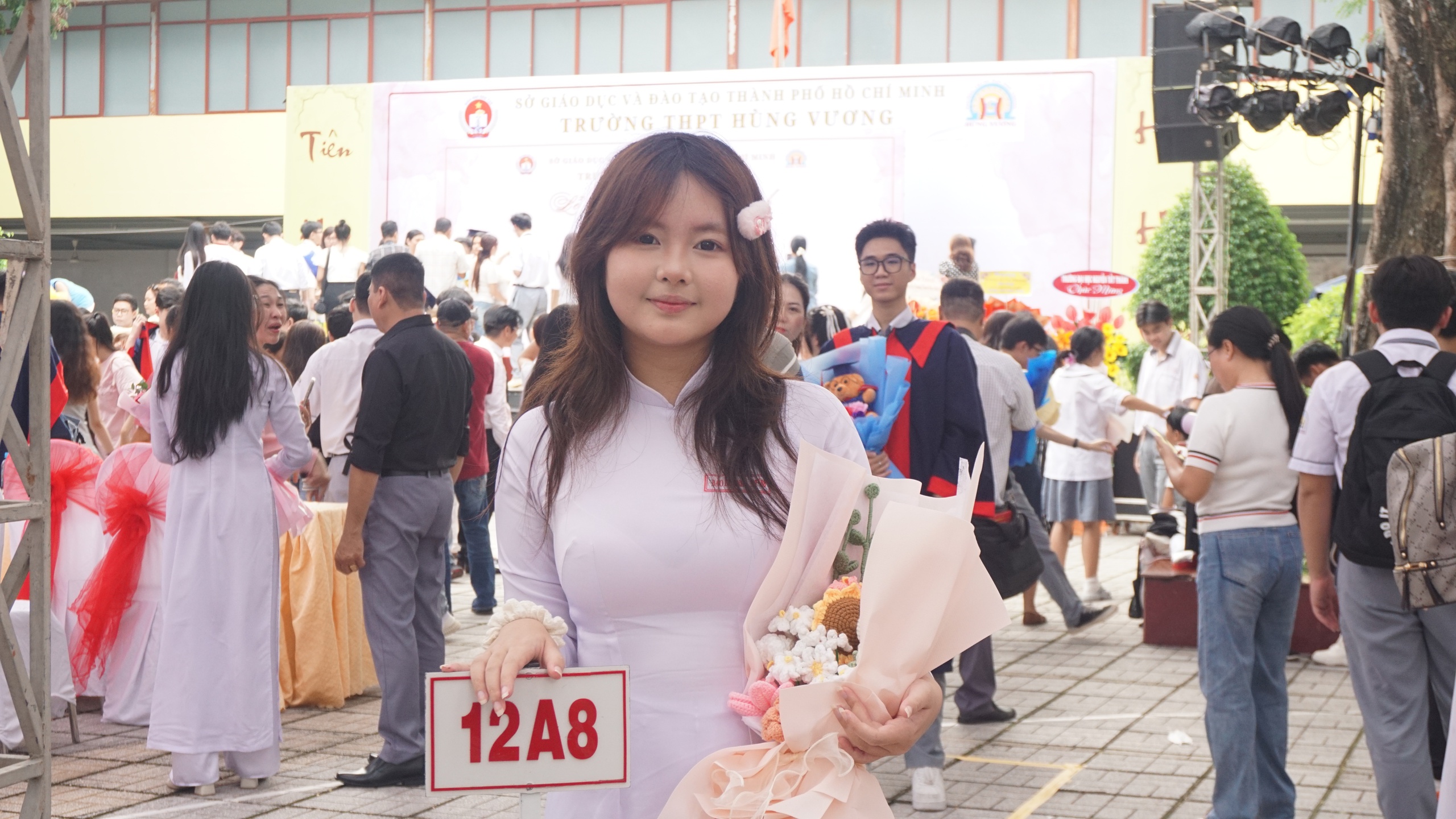 C&ocirc; hiệu trưởng n&oacute;i với học sinh lớp 12: Chỉ cần "xanh" đ&atilde; l&agrave; một c&aacute;ch để sống đẹp. - Ảnh 5.