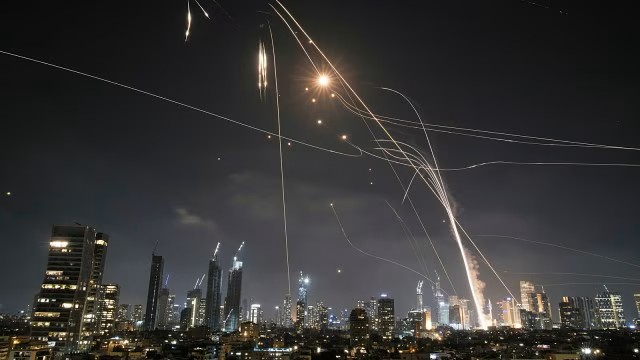 Iran phóng tên lửa siêu thanh, Israel bị "tàn phá nghiêm trọng", bao gồm Bộ Quốc phòng?- Ảnh 2.