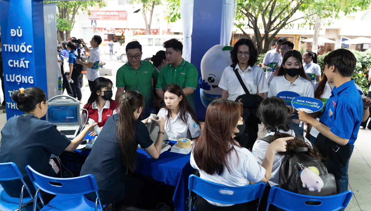 Cùng Pharmacity trải nghiệm mua sắm an toàn trên VNeID tại “Ngày không tiền mặt 2025"- Ảnh 3.