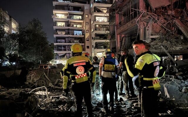 Israel tuyên bố phá hủy cơ sở không quân, hạt nhân lớn của Iran