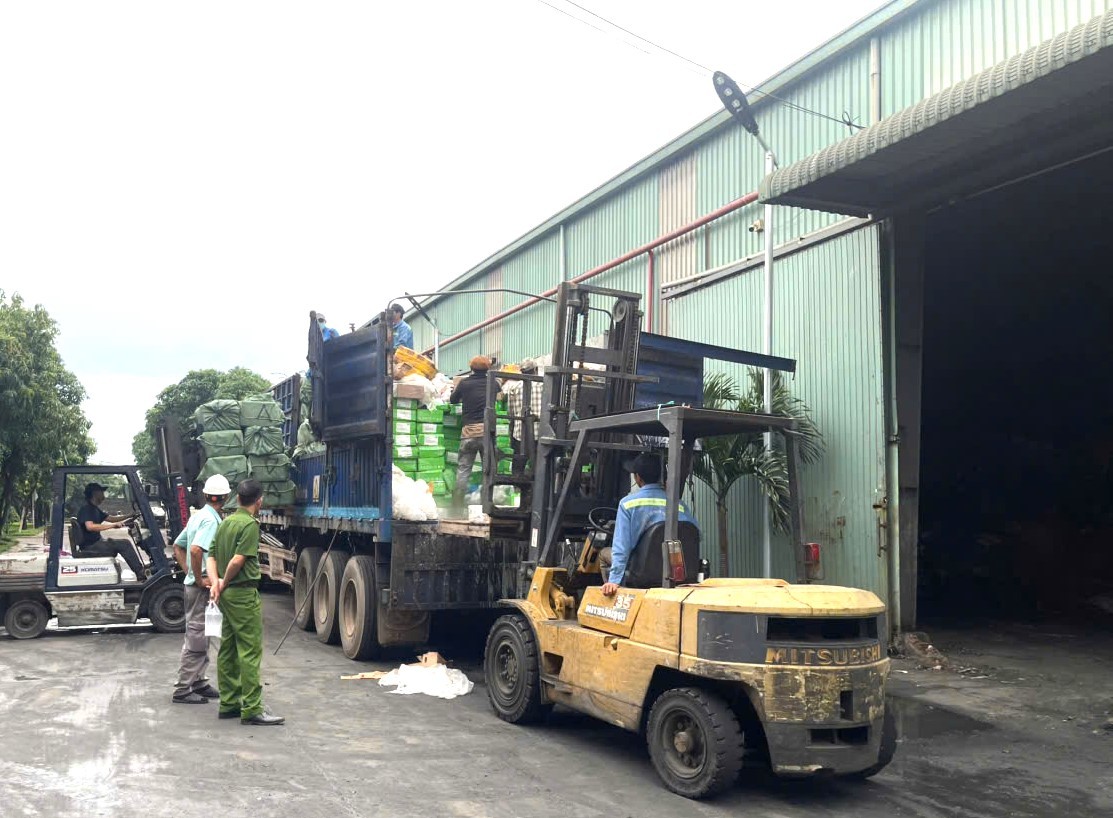 H&igrave;nh ảnh hơn 30 tấn v&uacute; heo, dồi trường, g&agrave; ủ muối &ldquo;bẩn&rdquo; của một cơ sở kinh doanh - Ảnh 4.