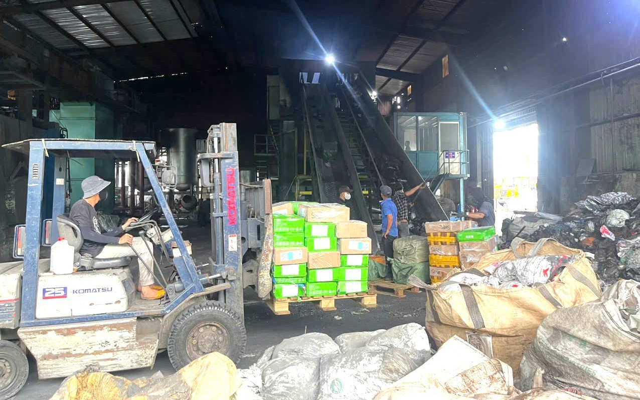 Hình ảnh hơn 30 tấn vú heo, dồi trường, gà ủ muối “bẩn” của một cơ sở kinh doanh 