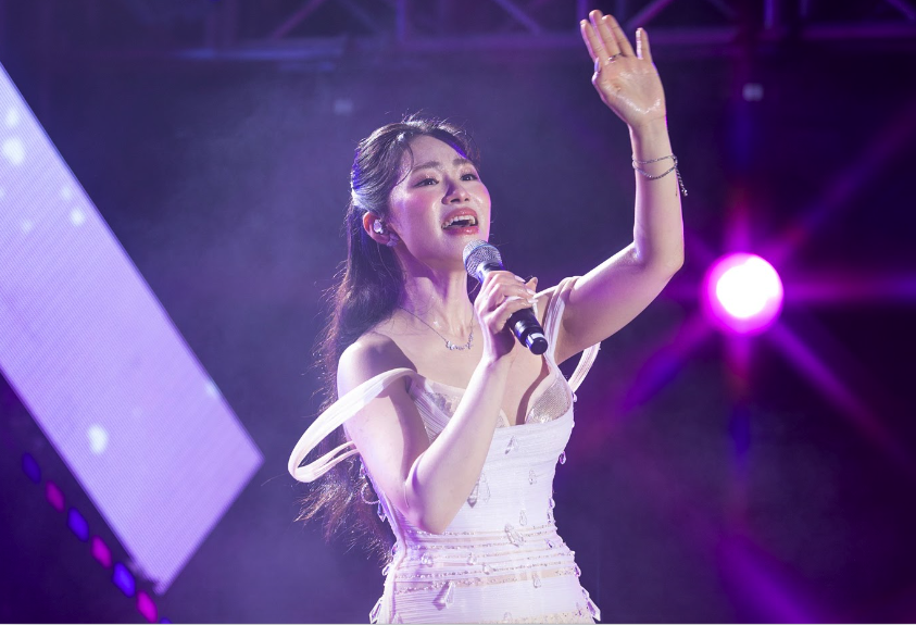 Lương Bích Hữu mang thanh xuân trở lại- Ảnh 2.