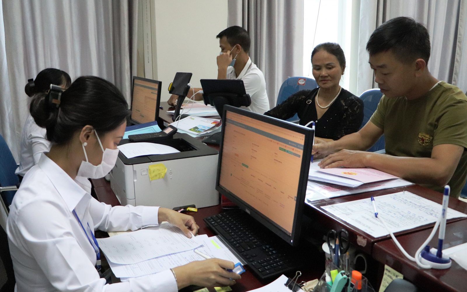 Đề xuất trợ cấp 3 tháng lương cho người diện tinh giản đi tìm việc làm