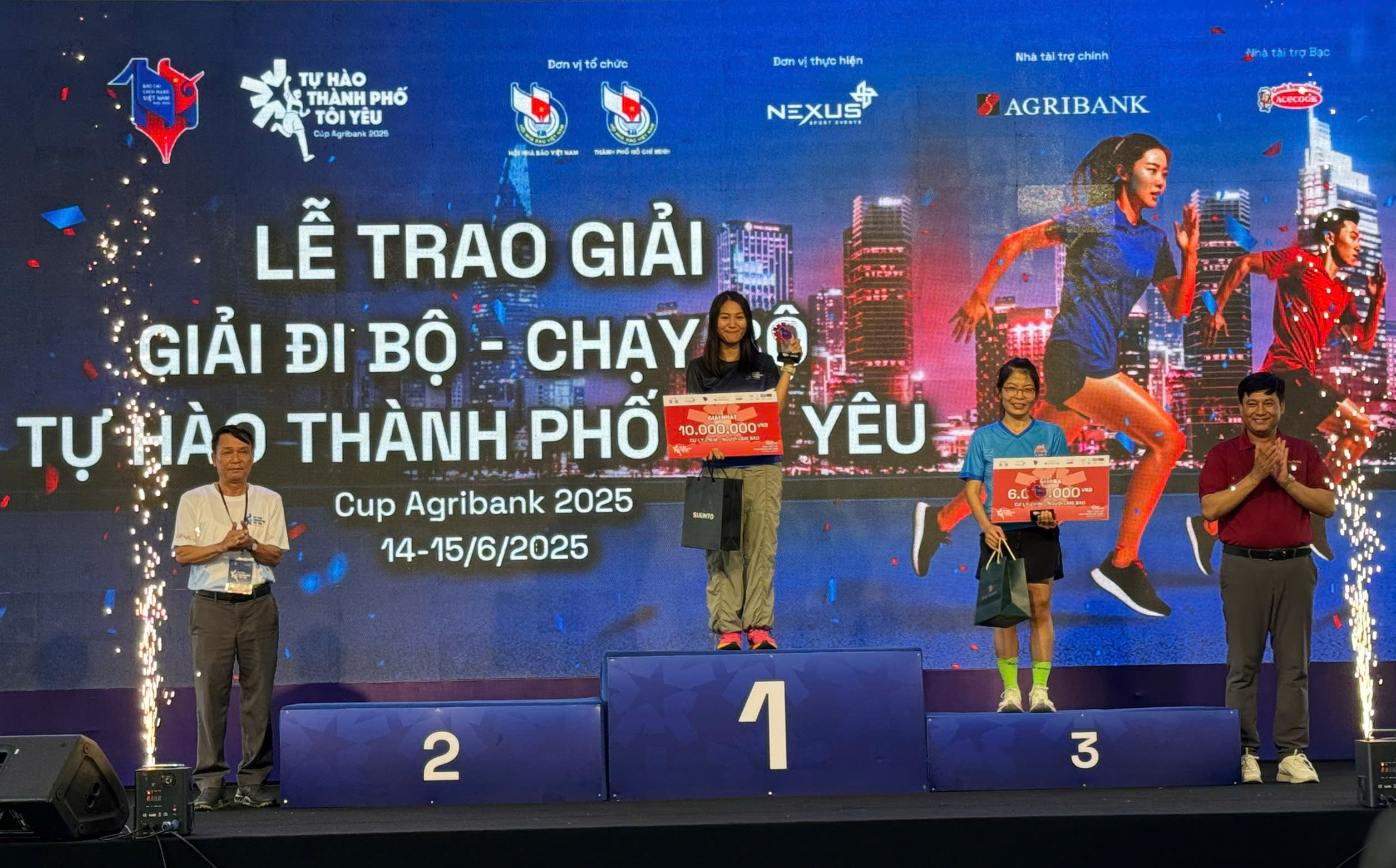 Gần 1.000 người l&agrave;m b&aacute;o tham gia giải chạy "Tự h&agrave;o Th&agrave;nh phố t&ocirc;i y&ecirc;u" - Ảnh 4.