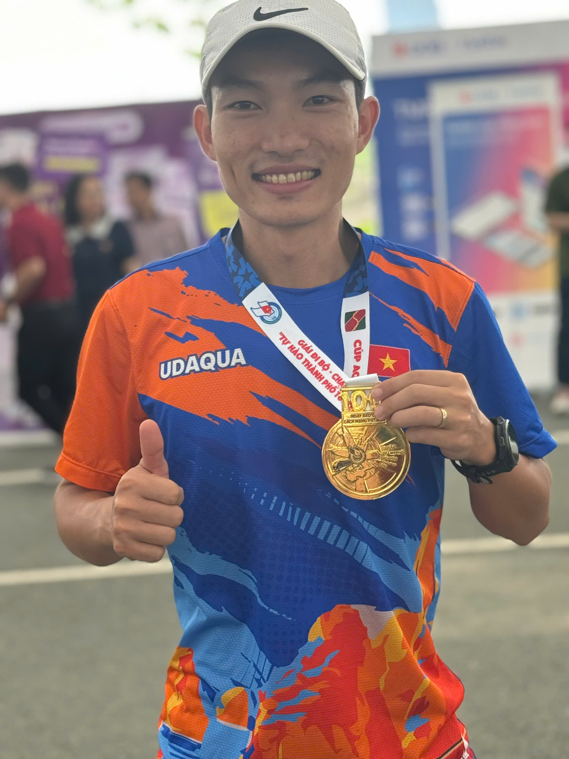 Gần 1.000 người l&agrave;m b&aacute;o tham gia giải chạy "Tự h&agrave;o Th&agrave;nh phố t&ocirc;i y&ecirc;u" - Ảnh 7.