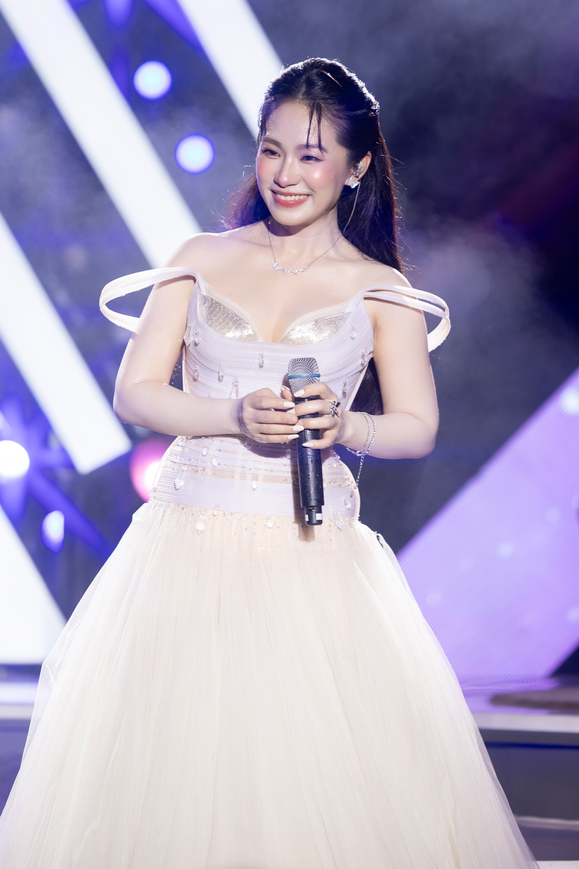 Lương Bích Hữu mang thanh xuân trở lại- Ảnh 1.