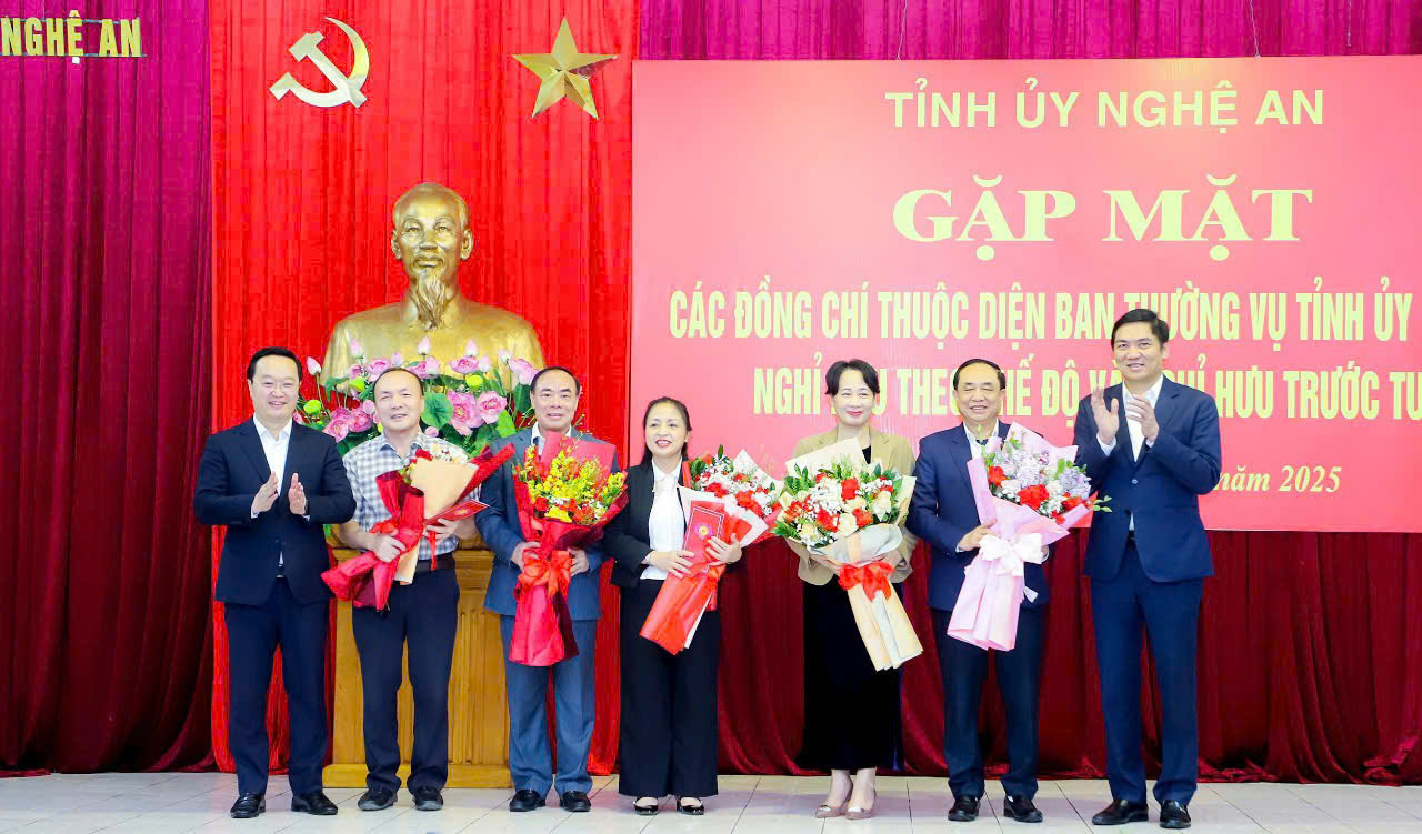 Một địa phương chi hơn 3.000 tỉ đồng cho các cán bộ nghỉ hưu trước tuổi, thôi việc- Ảnh 1.