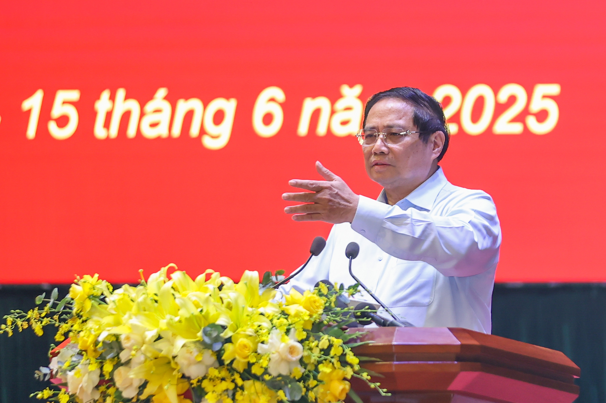 Thủ tướng: 63 hay 34 tỉnh, th&agrave;nh đều l&agrave; đất nước, qu&ecirc; hương của ch&uacute;ng ta - Ảnh 1.