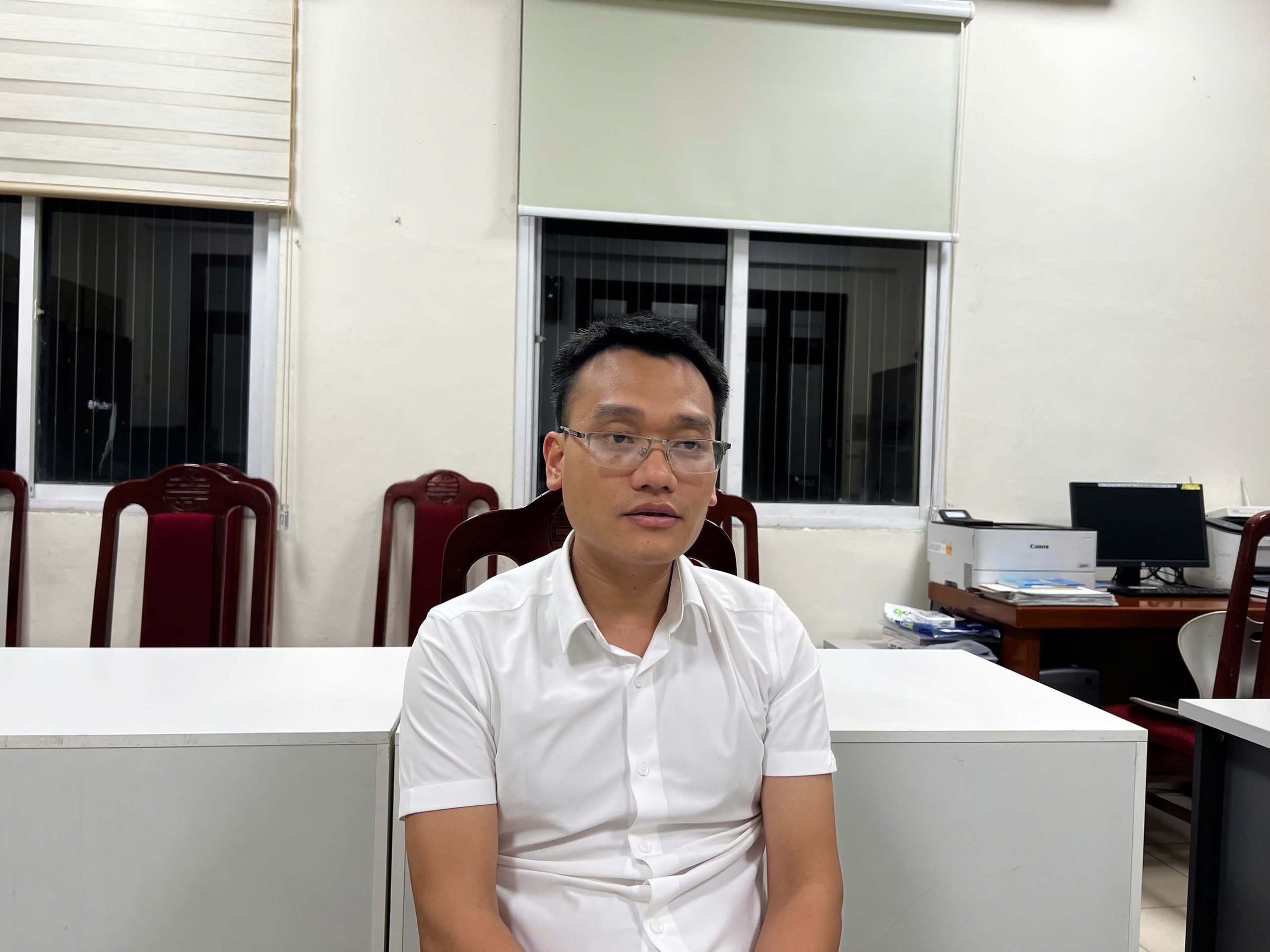 Bắt một ph&oacute; chủ tịch UBND thị trấn- Ảnh 1.