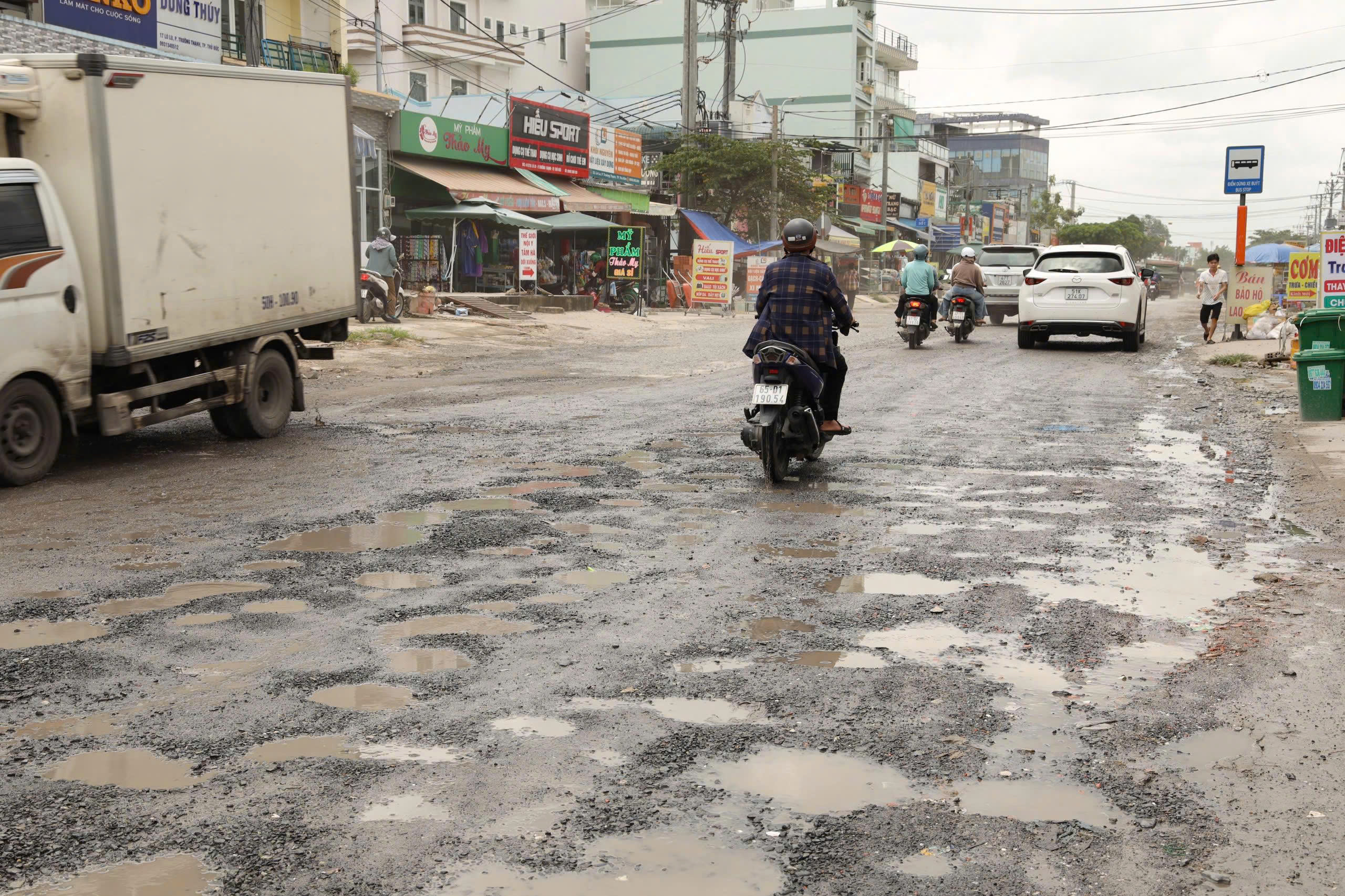 Sớm sửa chữa đường L&ograve; Lu - Ảnh 1.