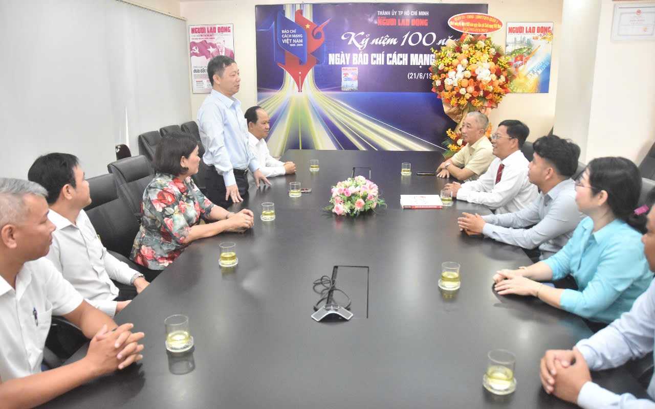 Nhiều đơn vị đến chúc mừng Báo Người Lao Động nhân kỷ niệm 100 năm Báo chí cách mạng Việt Nam