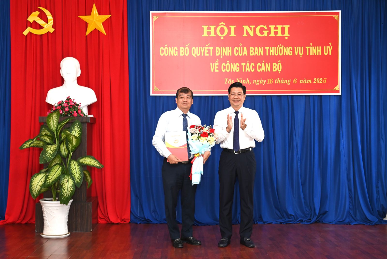 Tỉnh T&acirc;y Ninh trao quyết định điều động c&aacute;n bộ - Ảnh 1.