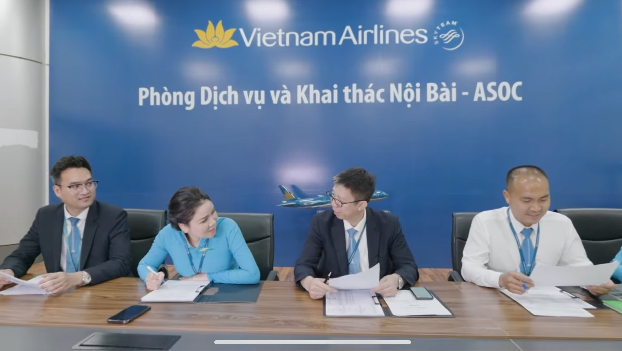 Đằng sau những chuyến bay chậm ngày giông bão- Ảnh 4.