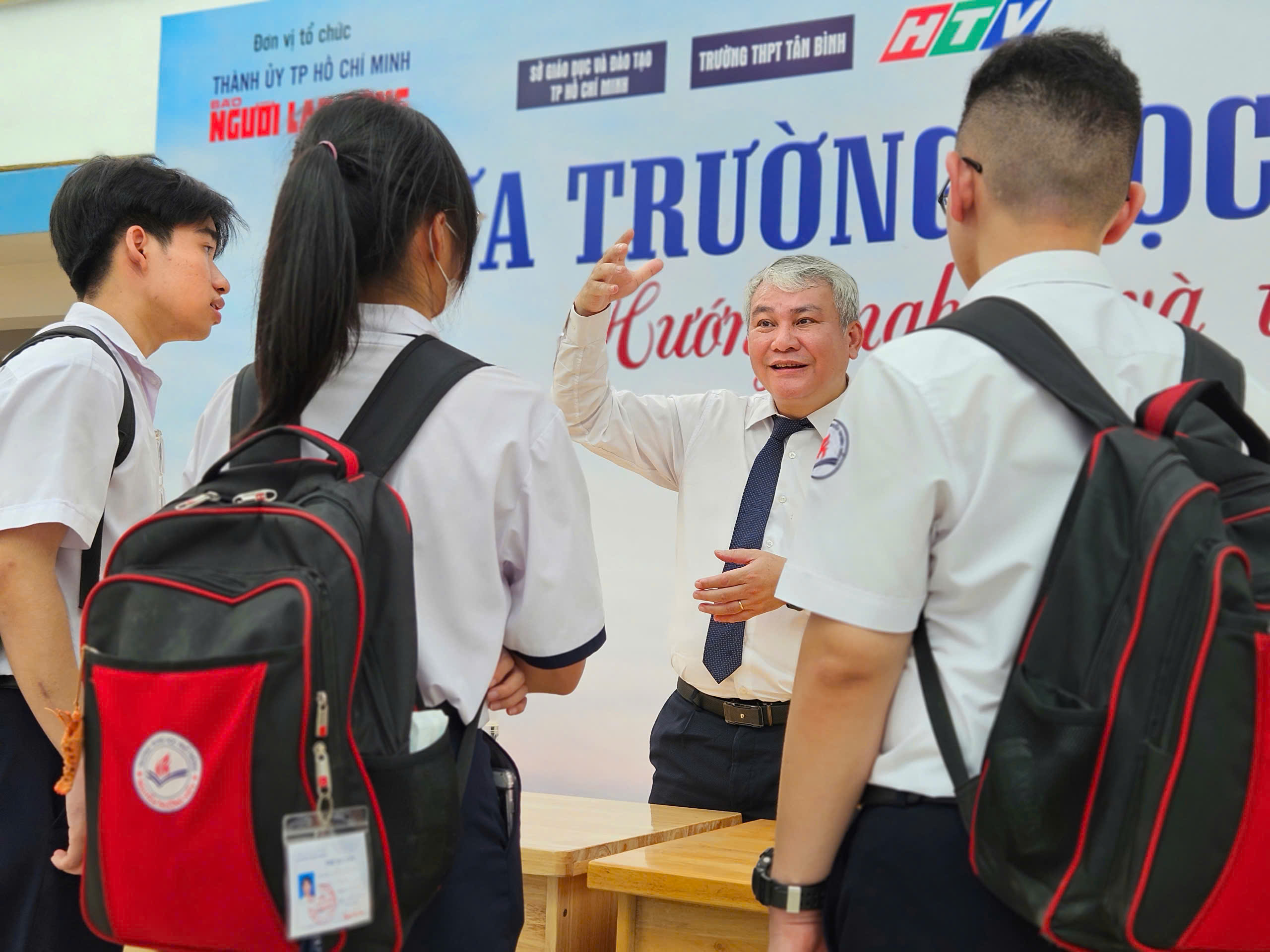 Trường ĐH B&aacute;ch khoa c&ocirc;ng bố nhiều chương tr&igrave;nh đ&agrave;o tạo đặc biệt - Ảnh 1.