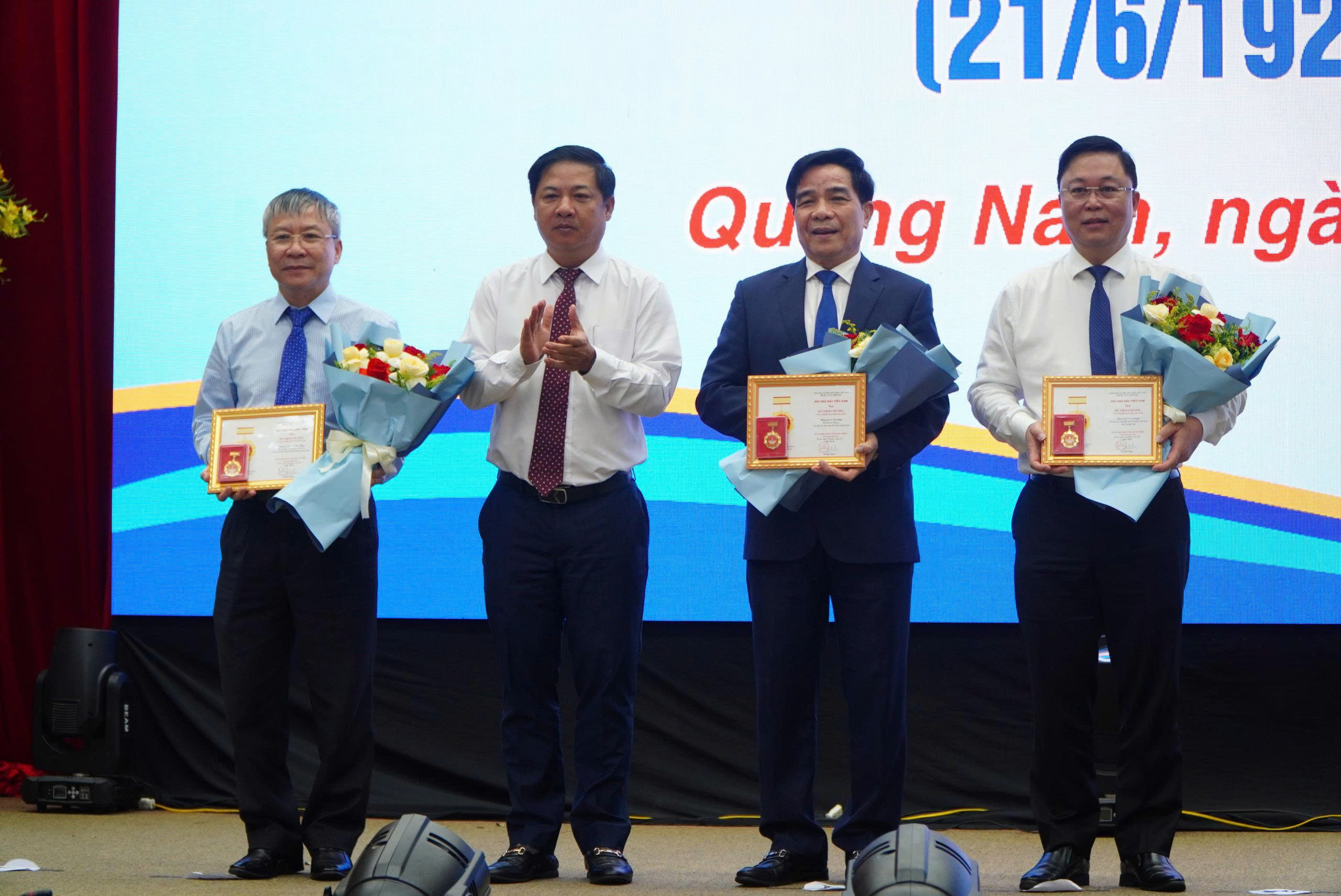 Văn ph&ograve;ng B&aacute;o Người Lao Động tại miền Trung nhận bằng khen của Chủ tịch UBND tỉnh Quảng Nam - Ảnh 3.