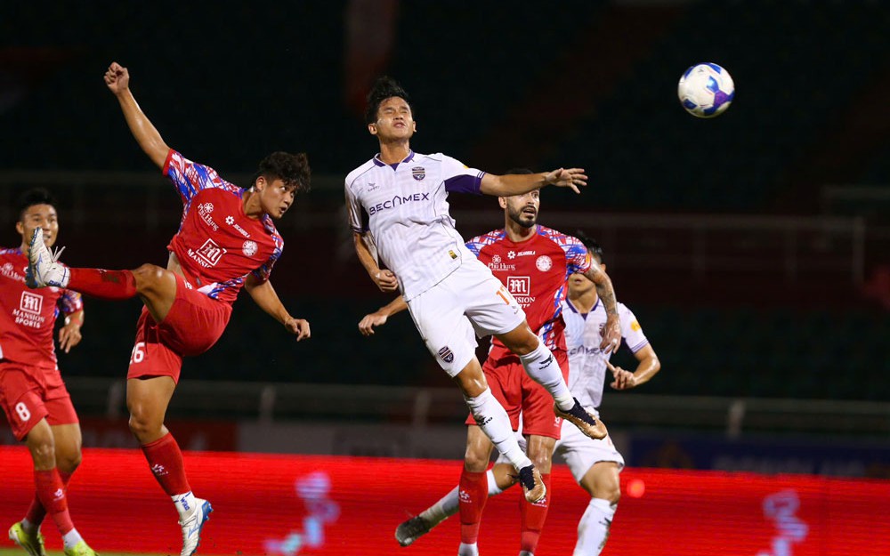Khó có chuyện sáp nhập đội bóng