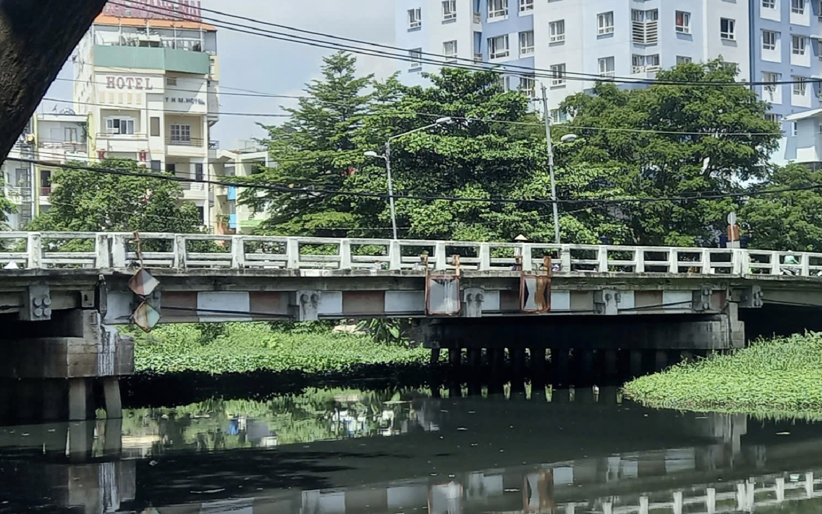 TP HCM: Bé sơ sinh bỏ rơi trong tui nilon ở cầu Chu Văn An hiện ra sao?