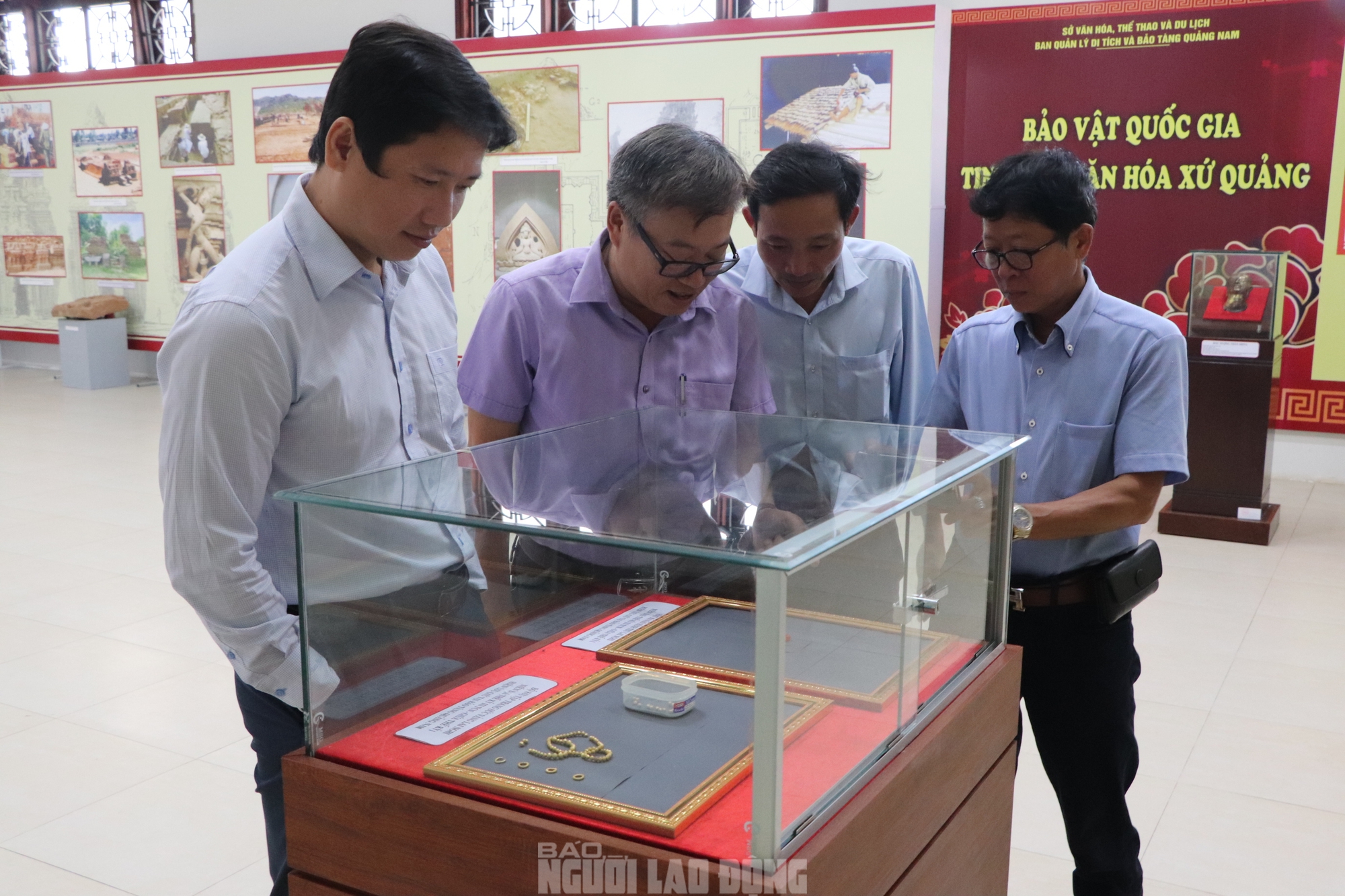 Bộ trang sức bằng v&agrave;ng hơn 2.000 năm lần đầu "lộ diện" ở Quảng Nam- Ảnh 13.