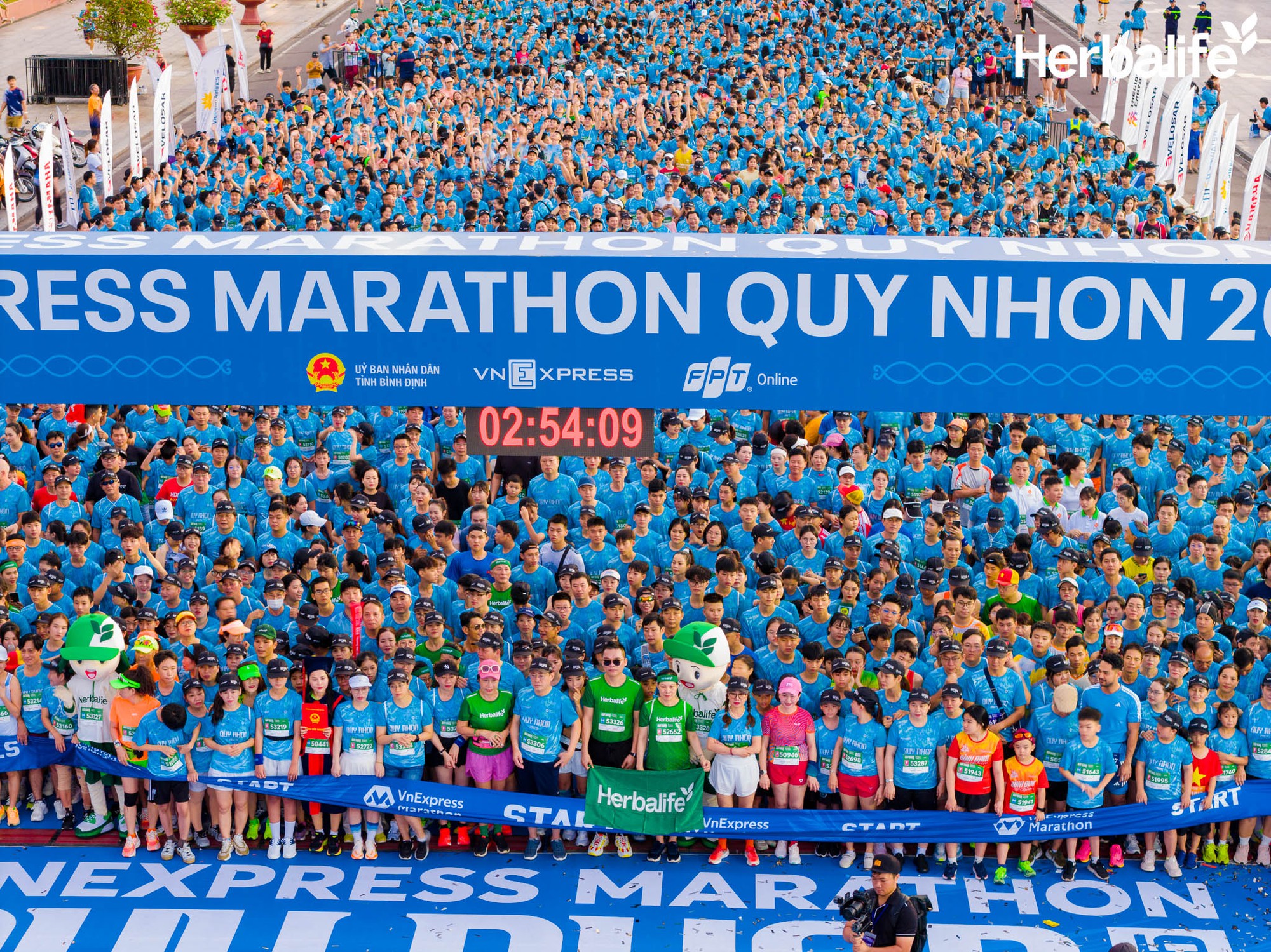 Herbalife Việt Nam cùng VnExpress Marathon Quy Nhơn 2025 lan tỏa lối sống năng động đến cộng đồng- Ảnh 1.