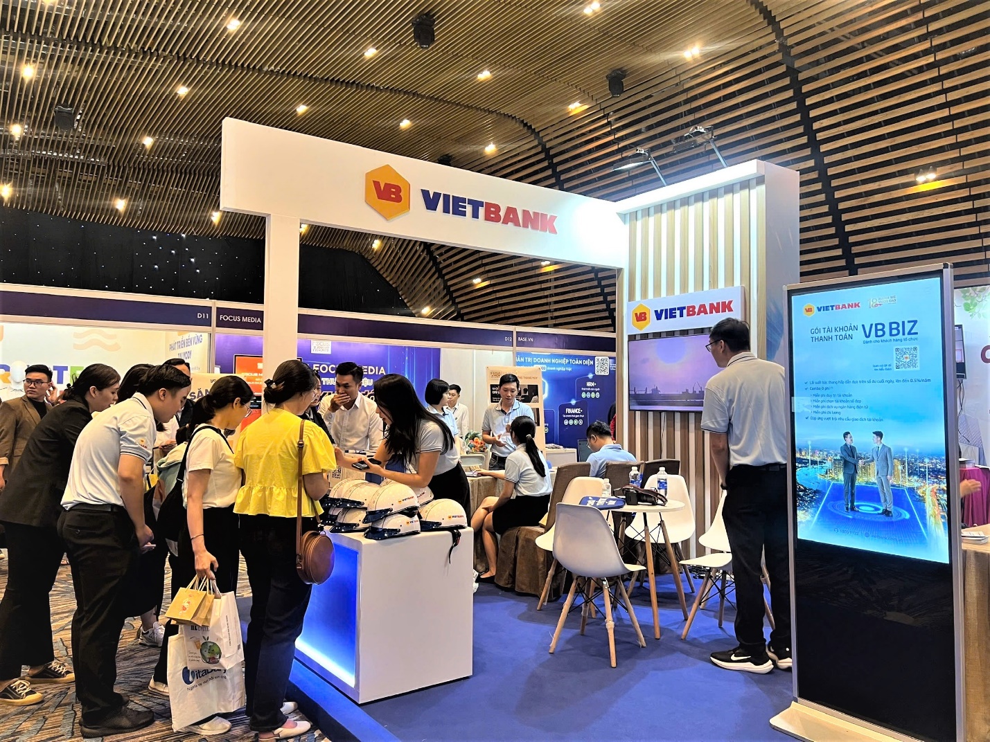 Vietbank nổi bật tại Ng&agrave;y hội Việc l&agrave;m v&agrave; Đ&agrave;o tạo- Ảnh 1.