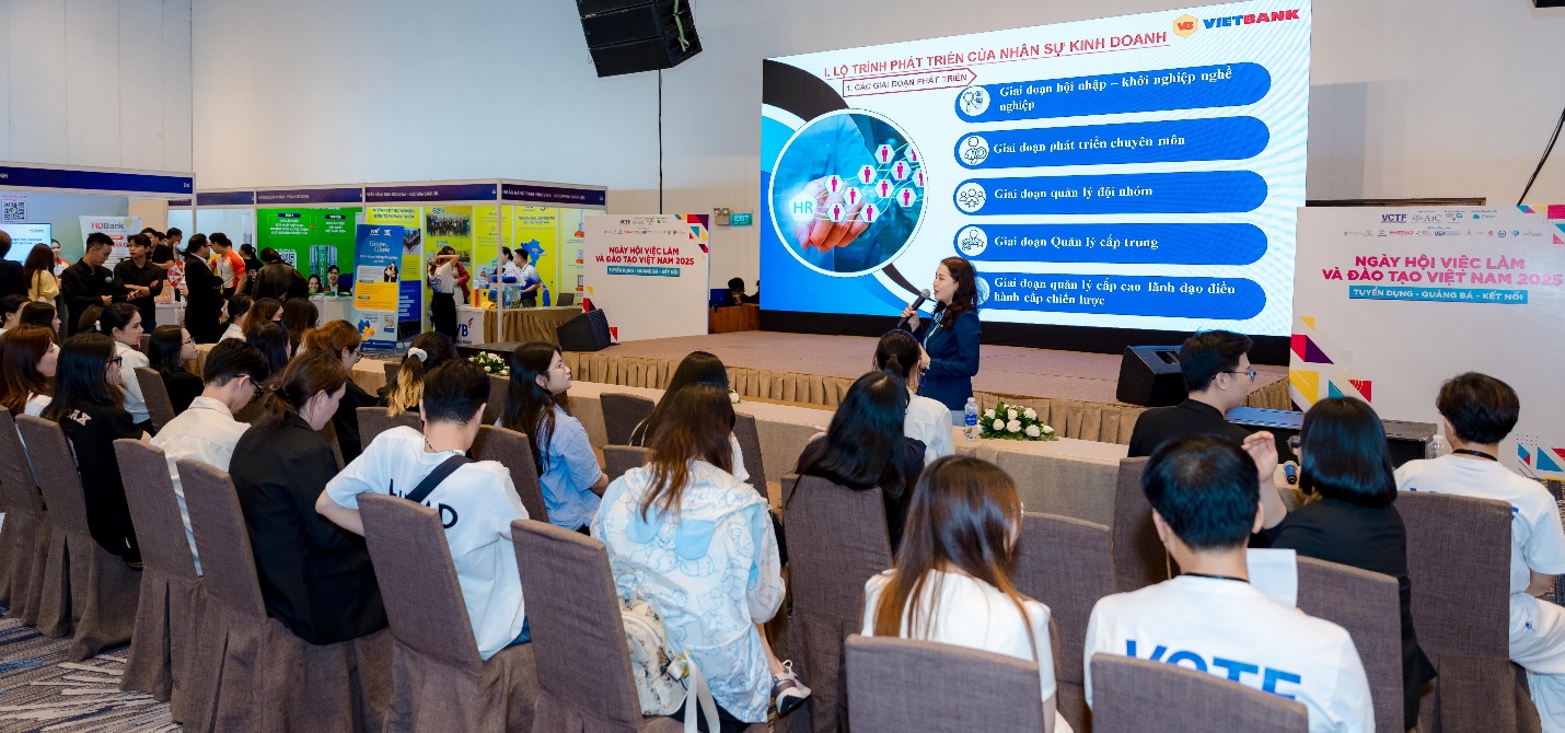 Vietbank nổi bật tại Ng&agrave;y hội Việc l&agrave;m v&agrave; Đ&agrave;o tạo- Ảnh 2.