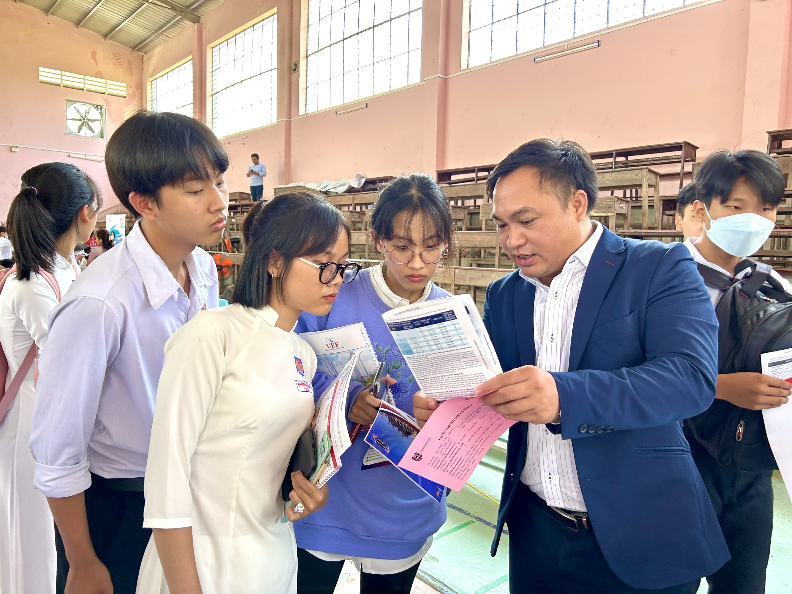 Trường ĐH Ng&acirc;n h&agrave;ng TP HCM ch&iacute;nh thức c&ocirc;ng bố th&ocirc;ng tin tuyển sinh 2025- Ảnh 1.
