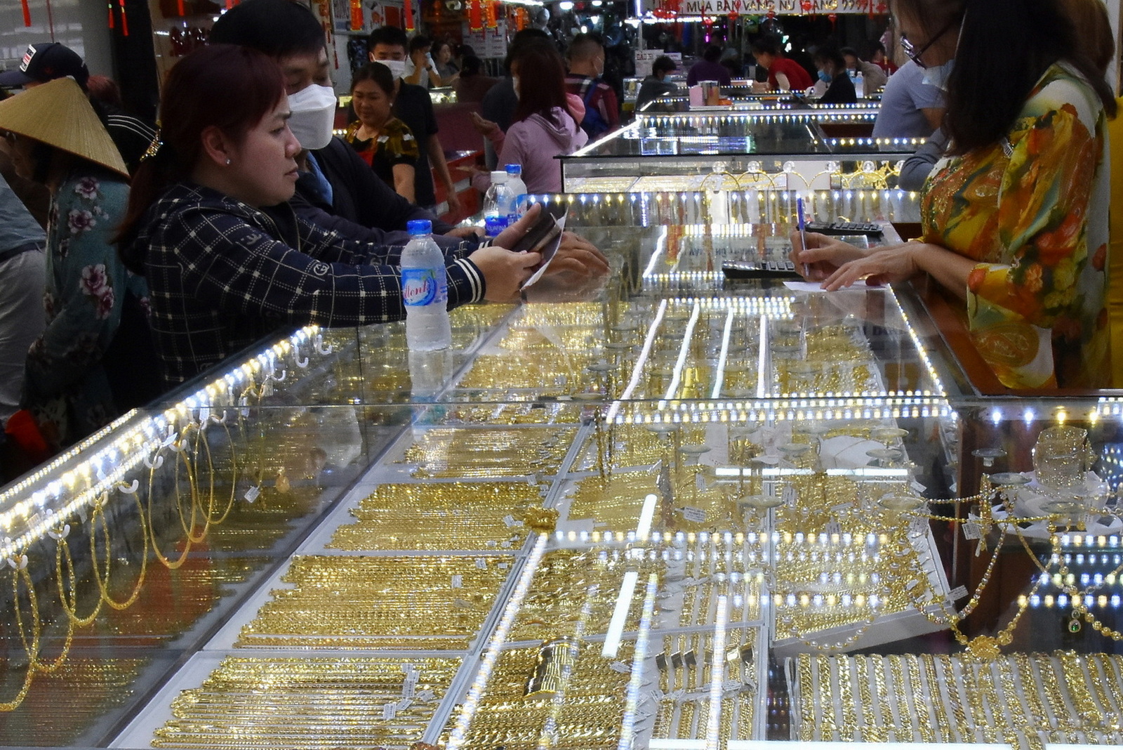 Giá vàng hôm nay, 18-6: Bật tăng trở lại- Ảnh 1.